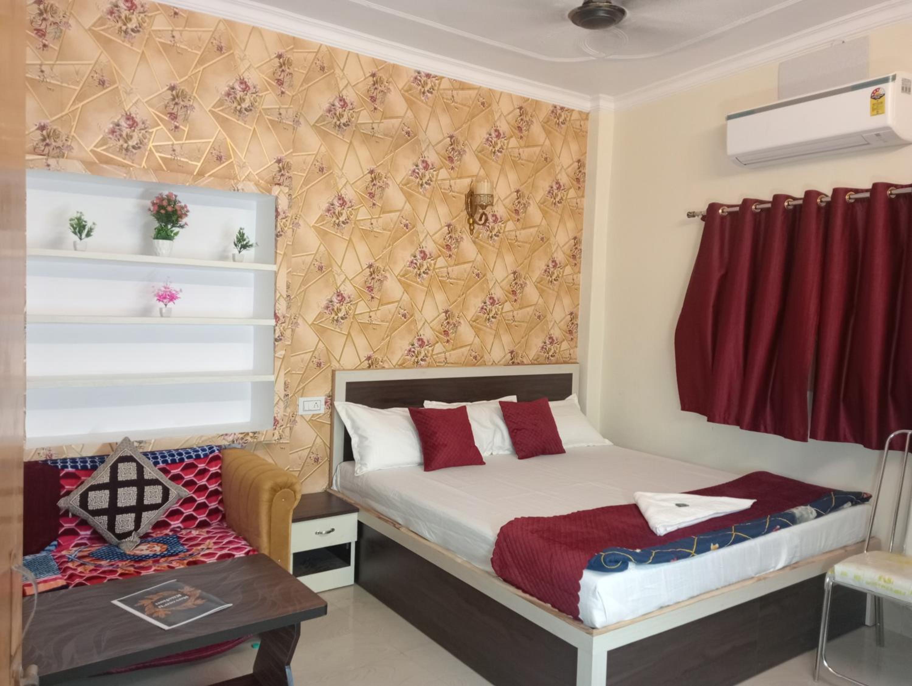 Deluxe Double Room with Balcony photo 1