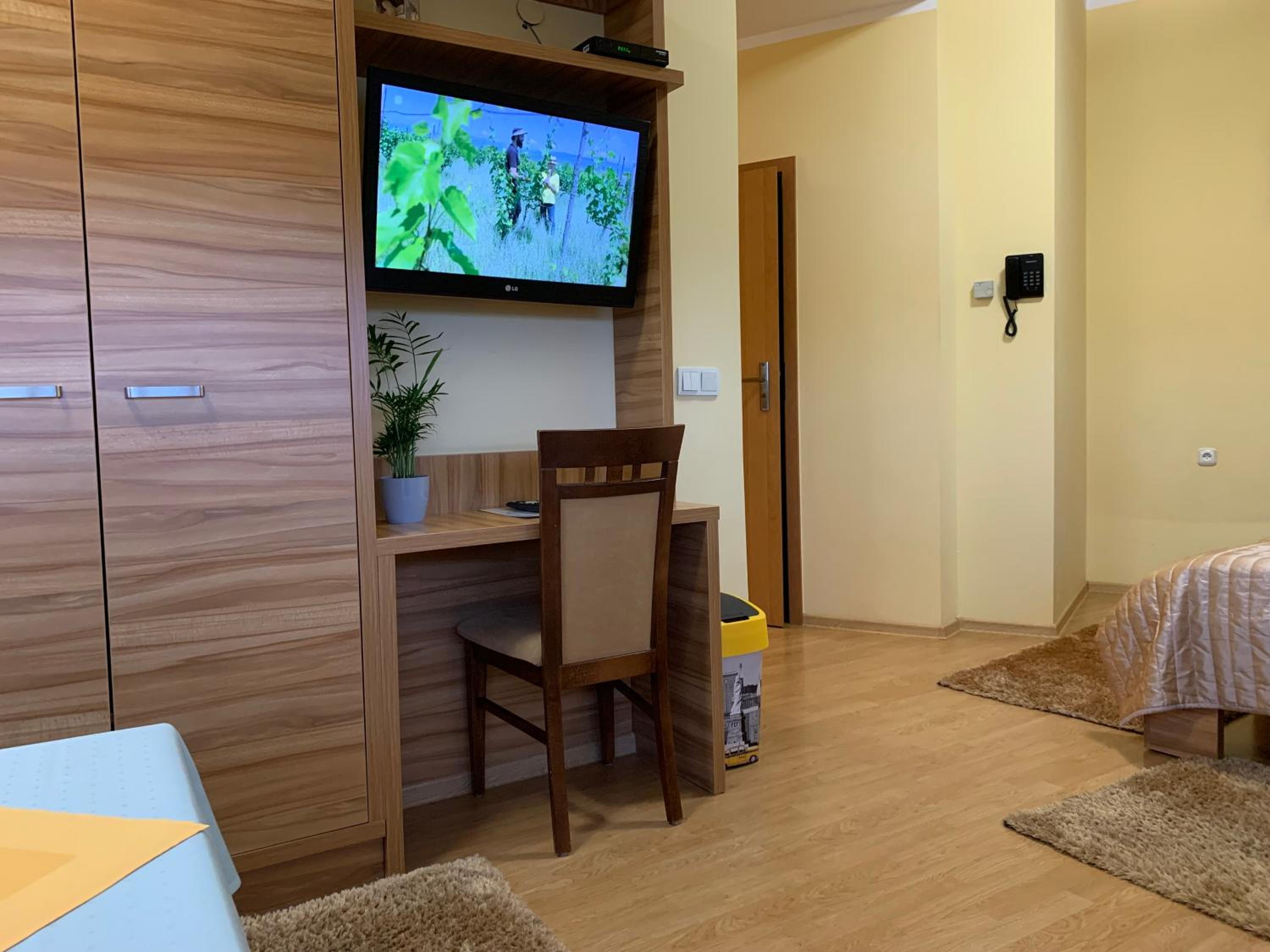 Standard Triple Room - Photo 11