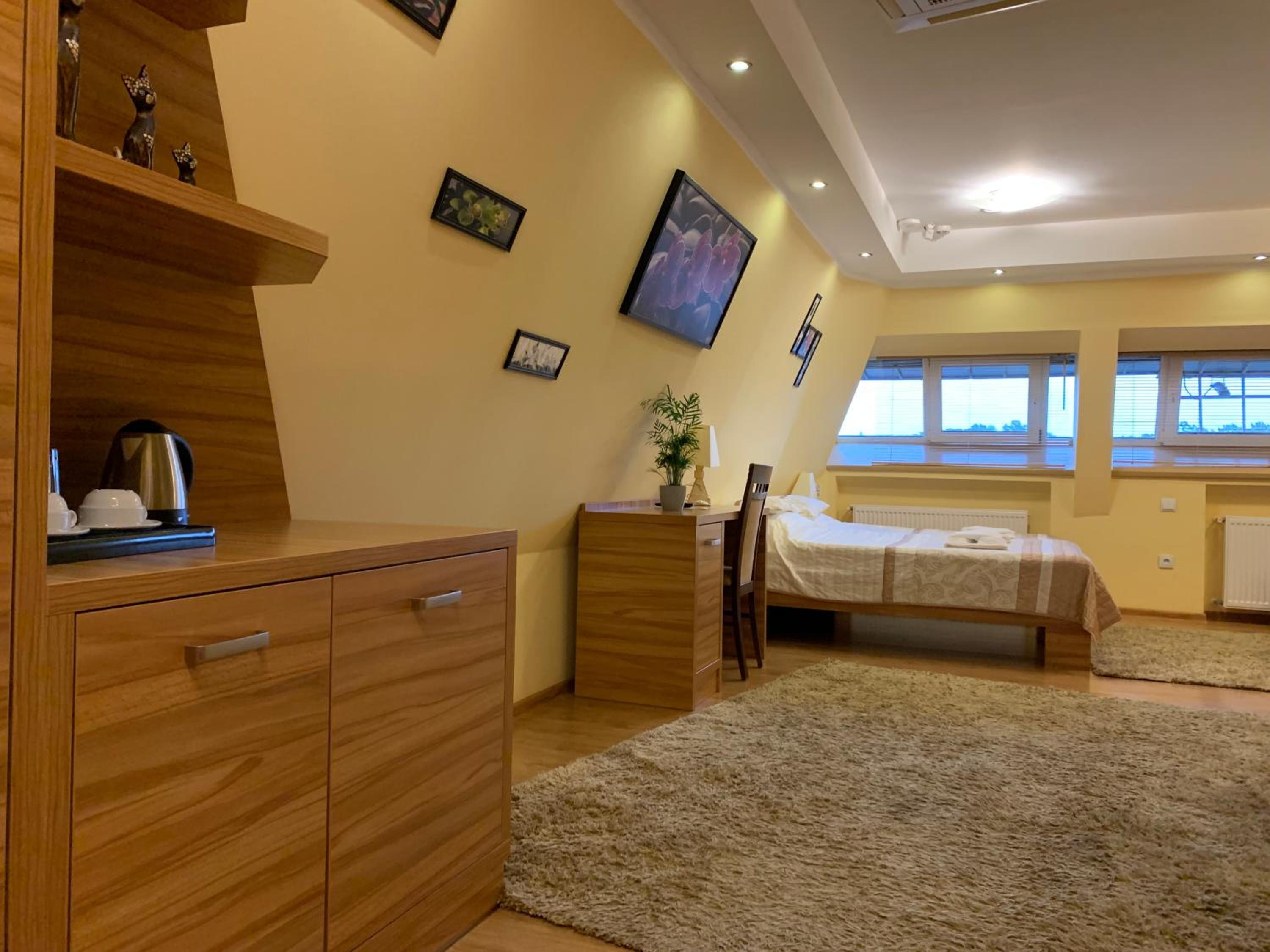 Standard Triple Room - Photo 9
