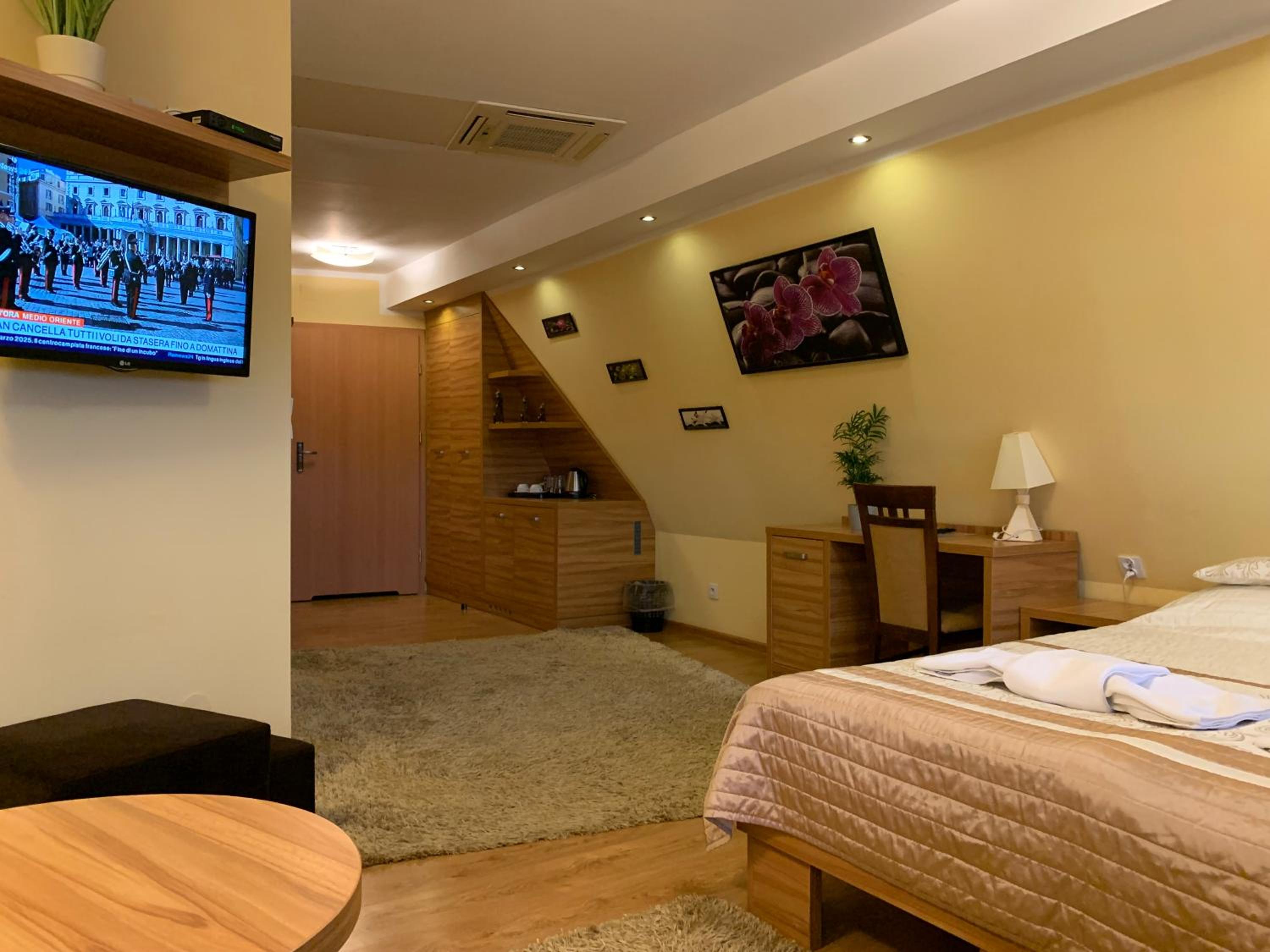 Standard Triple Room - Photo 4