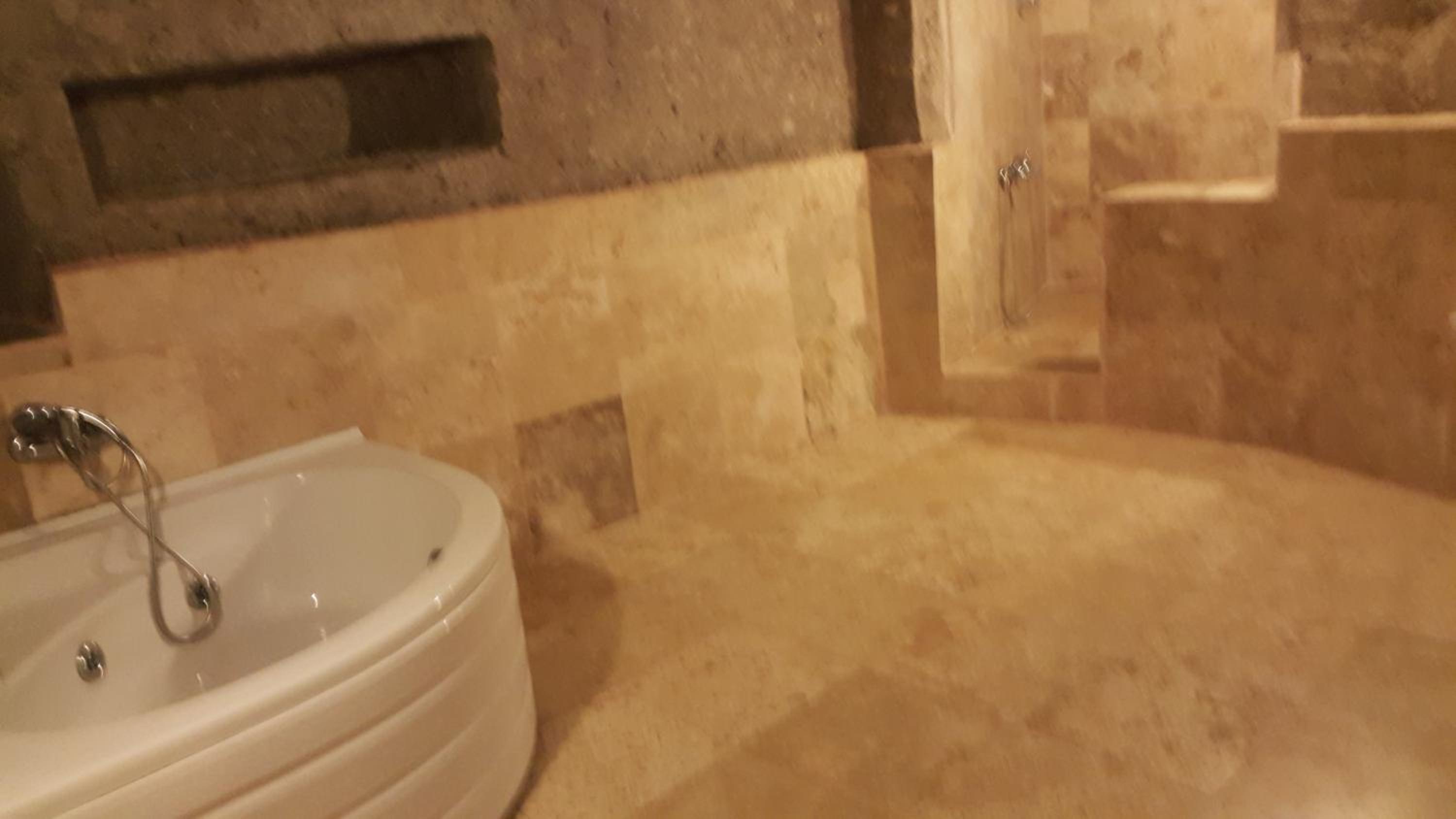 Deluxe Double or Twin Cave Room - Photo 12