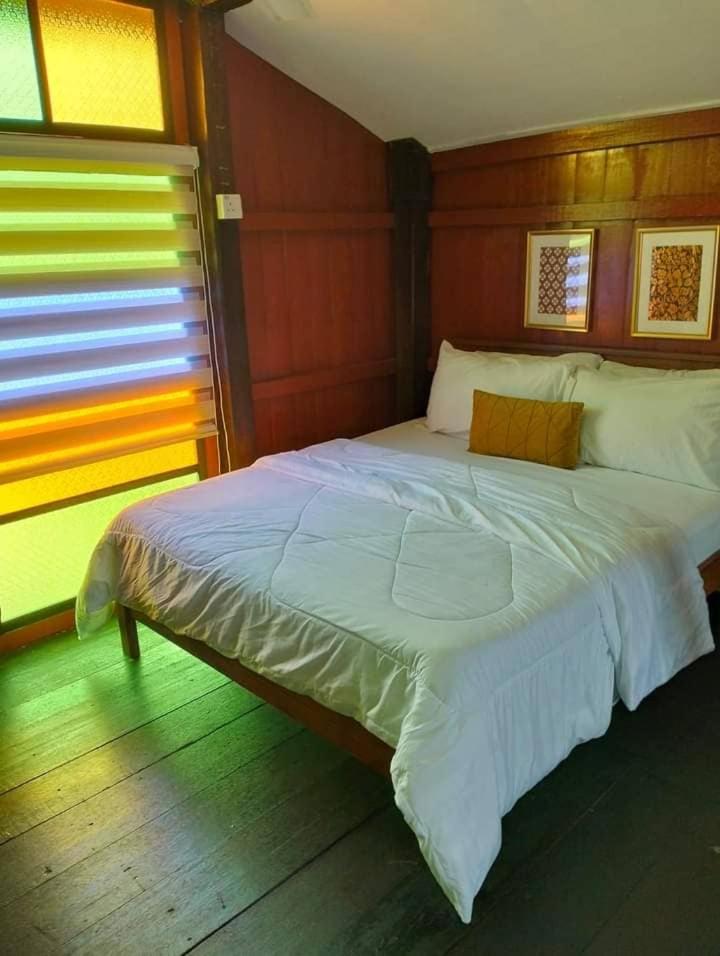 Deluxe Room (2 Adults + 1 Child) photo 3