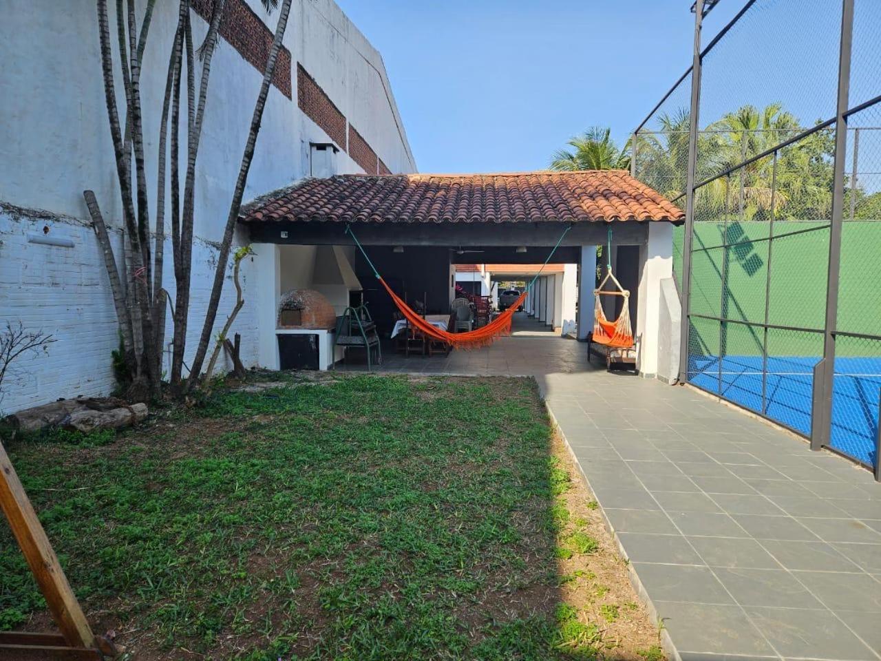 Five-Bedroom House photo 2