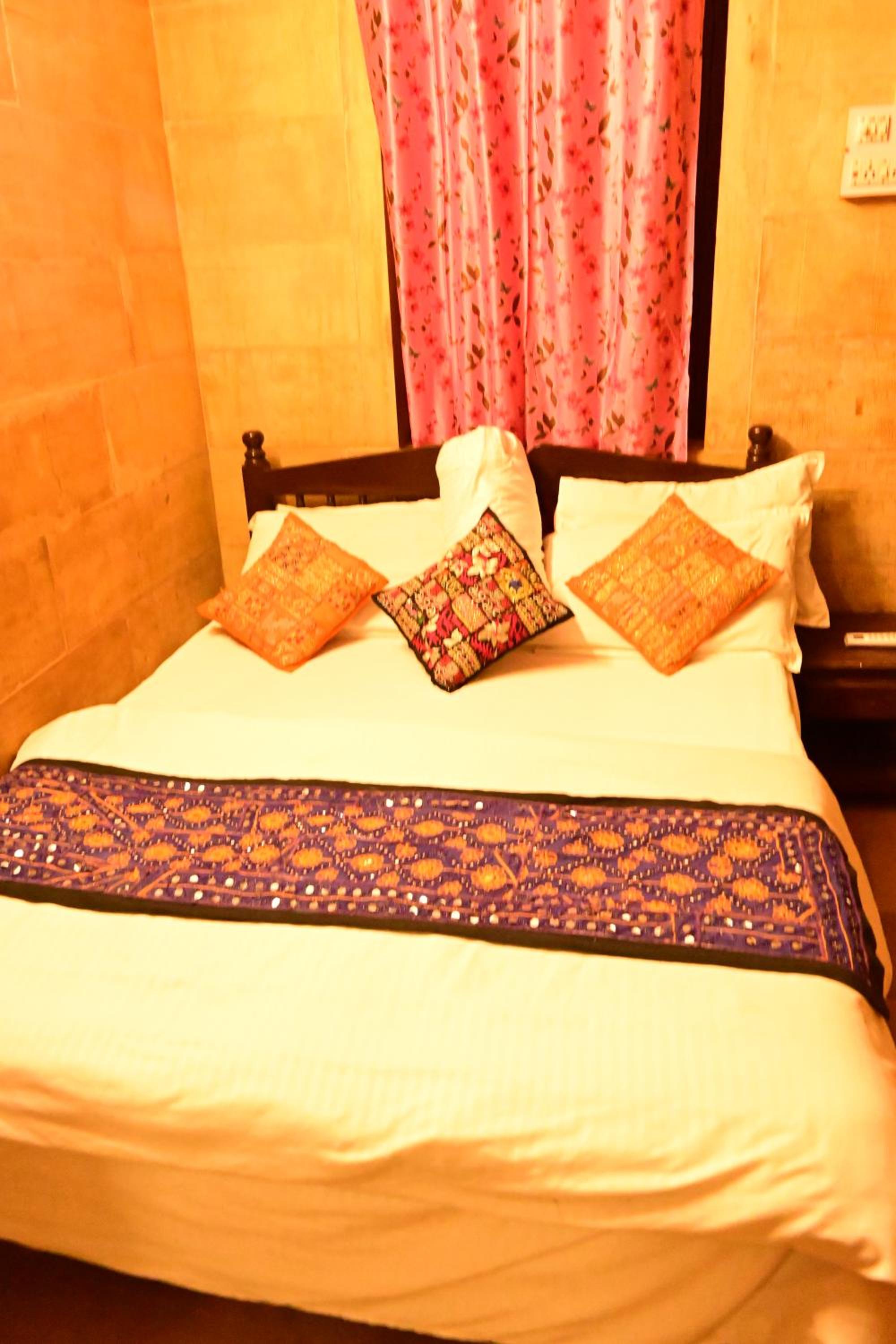 Budget Double Room - Photo 5