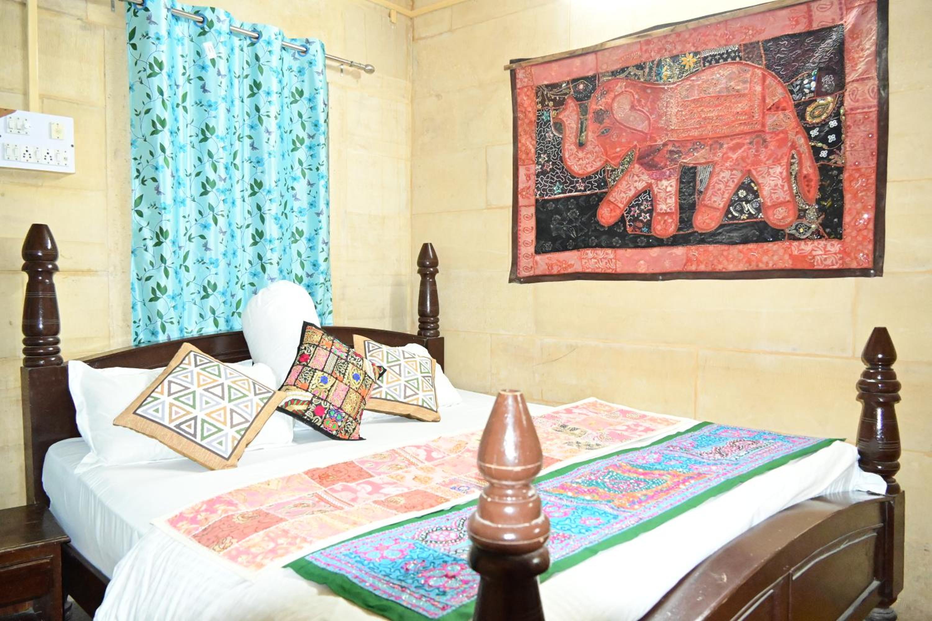 Budget Double Room - Photo 2