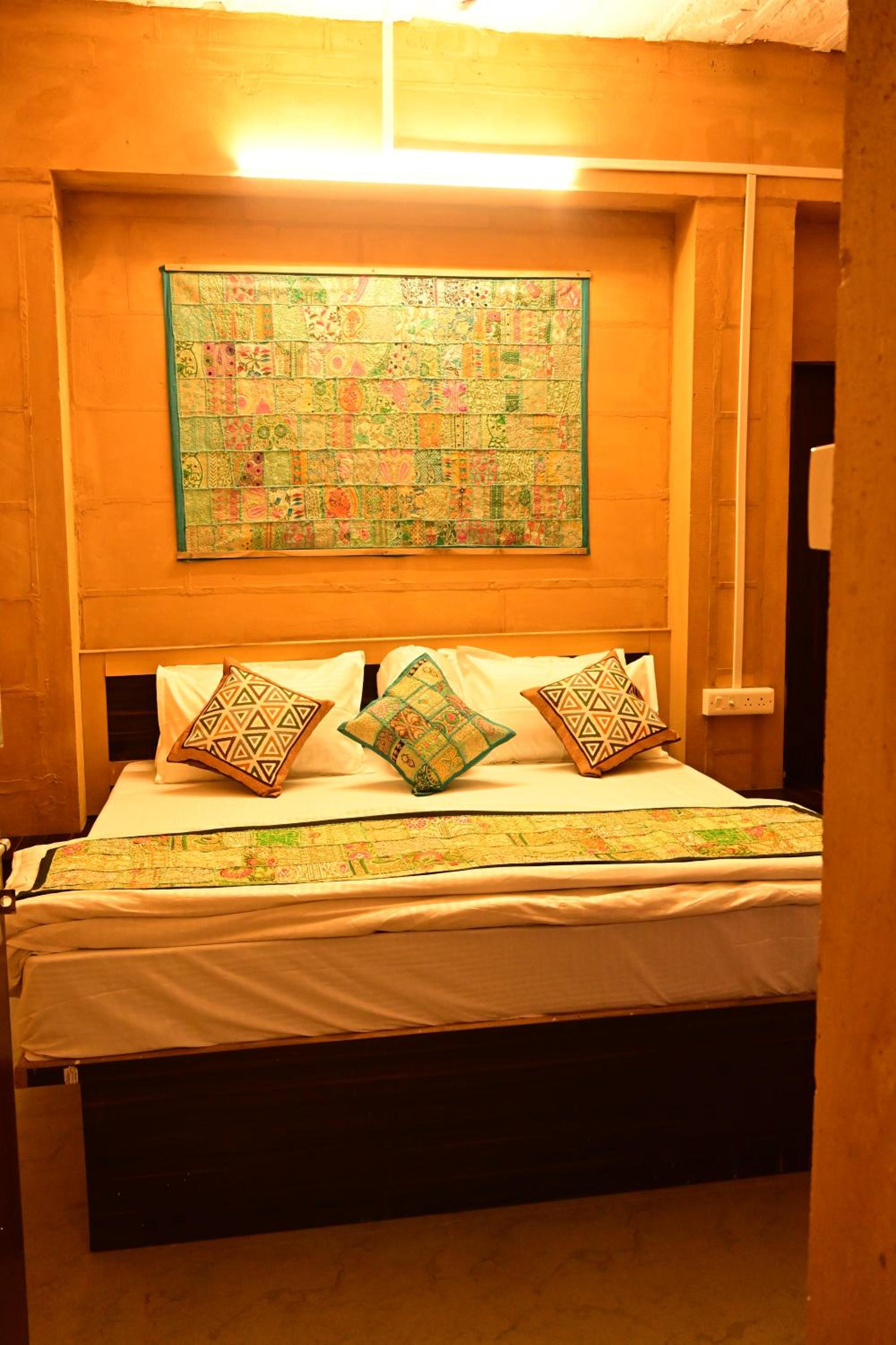 Budget Double Room - Photo 4