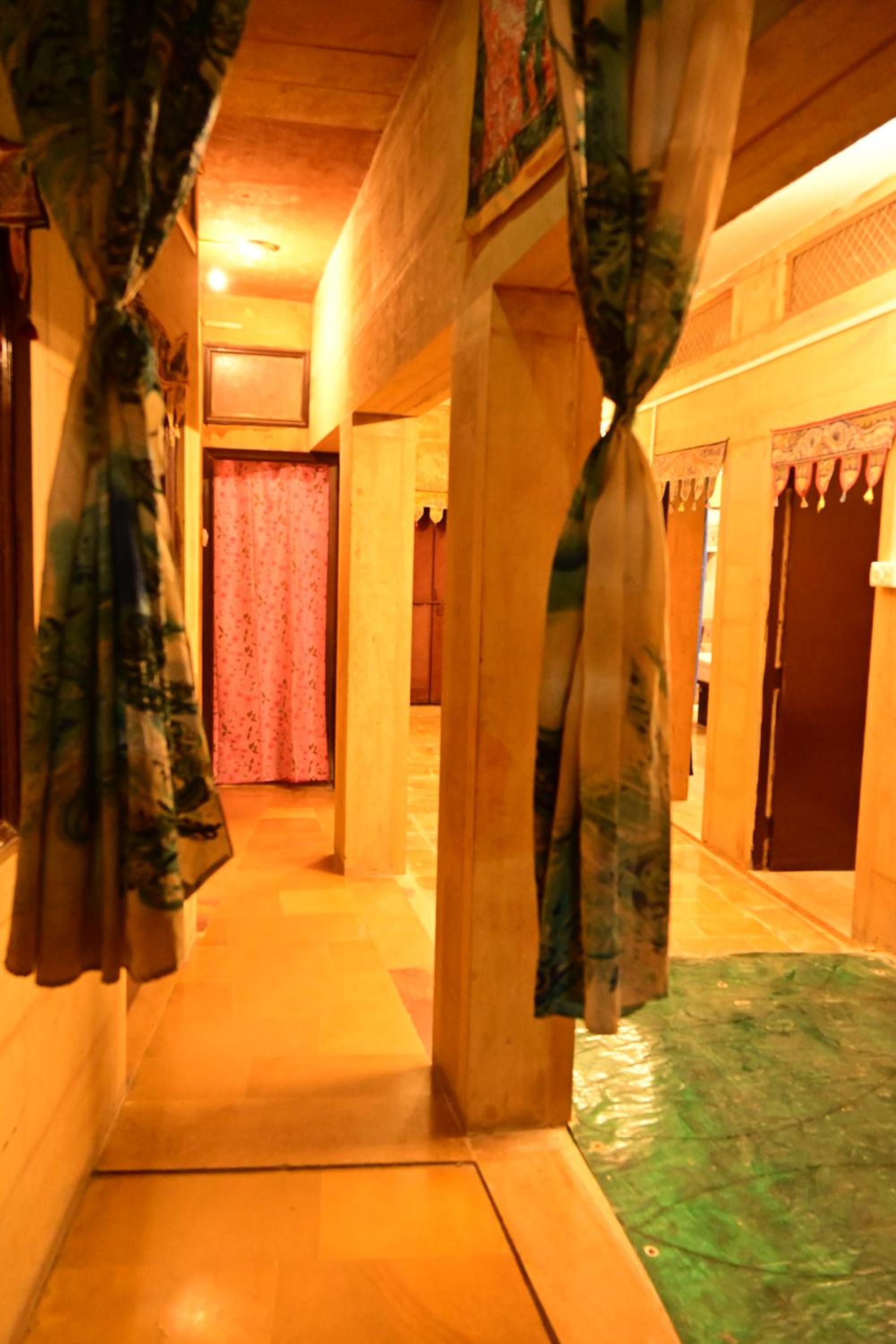 Deluxe Room - Photo 17