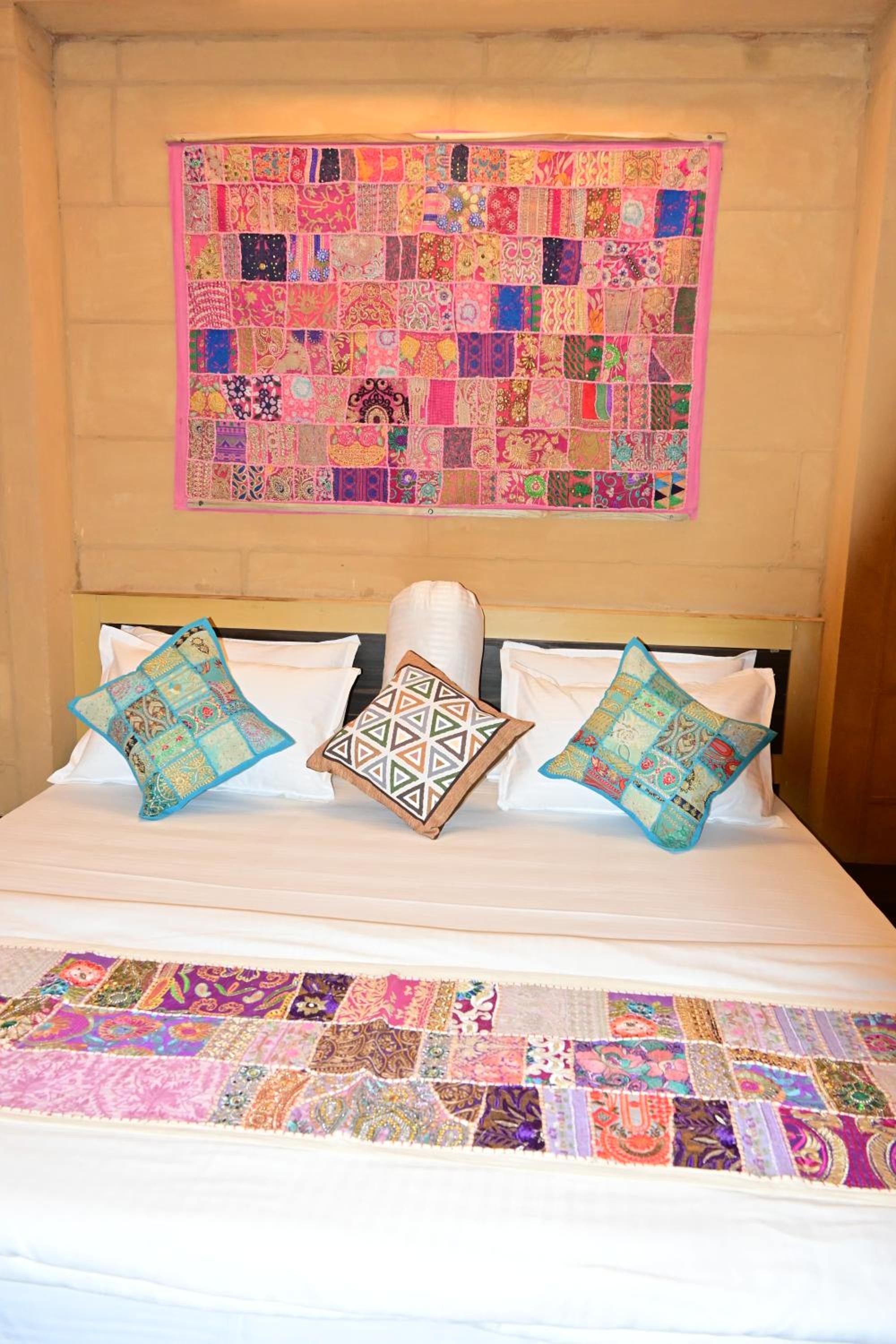 Budget Double Room - Photo 6