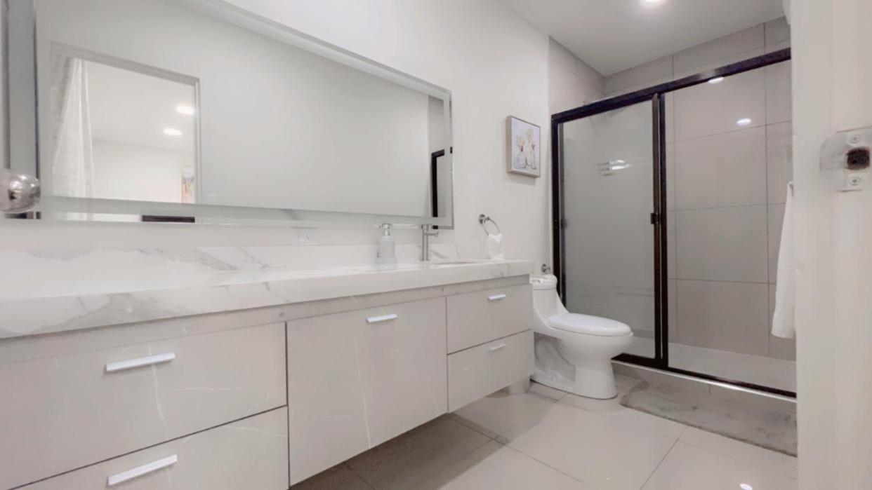 Four-Bedroom House photo 2