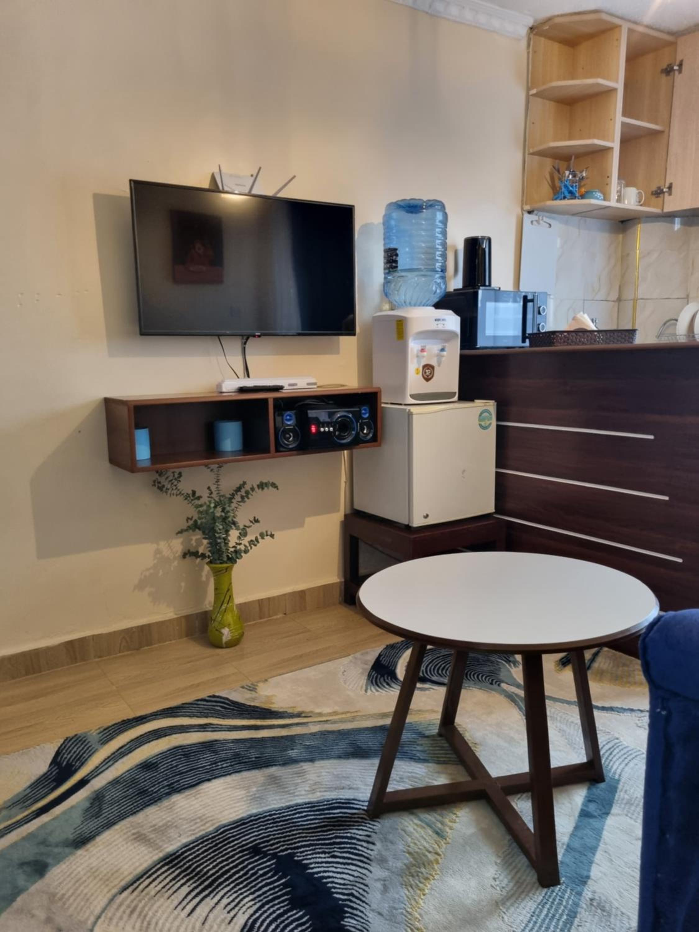 One-Bedroom Apartment photo 2