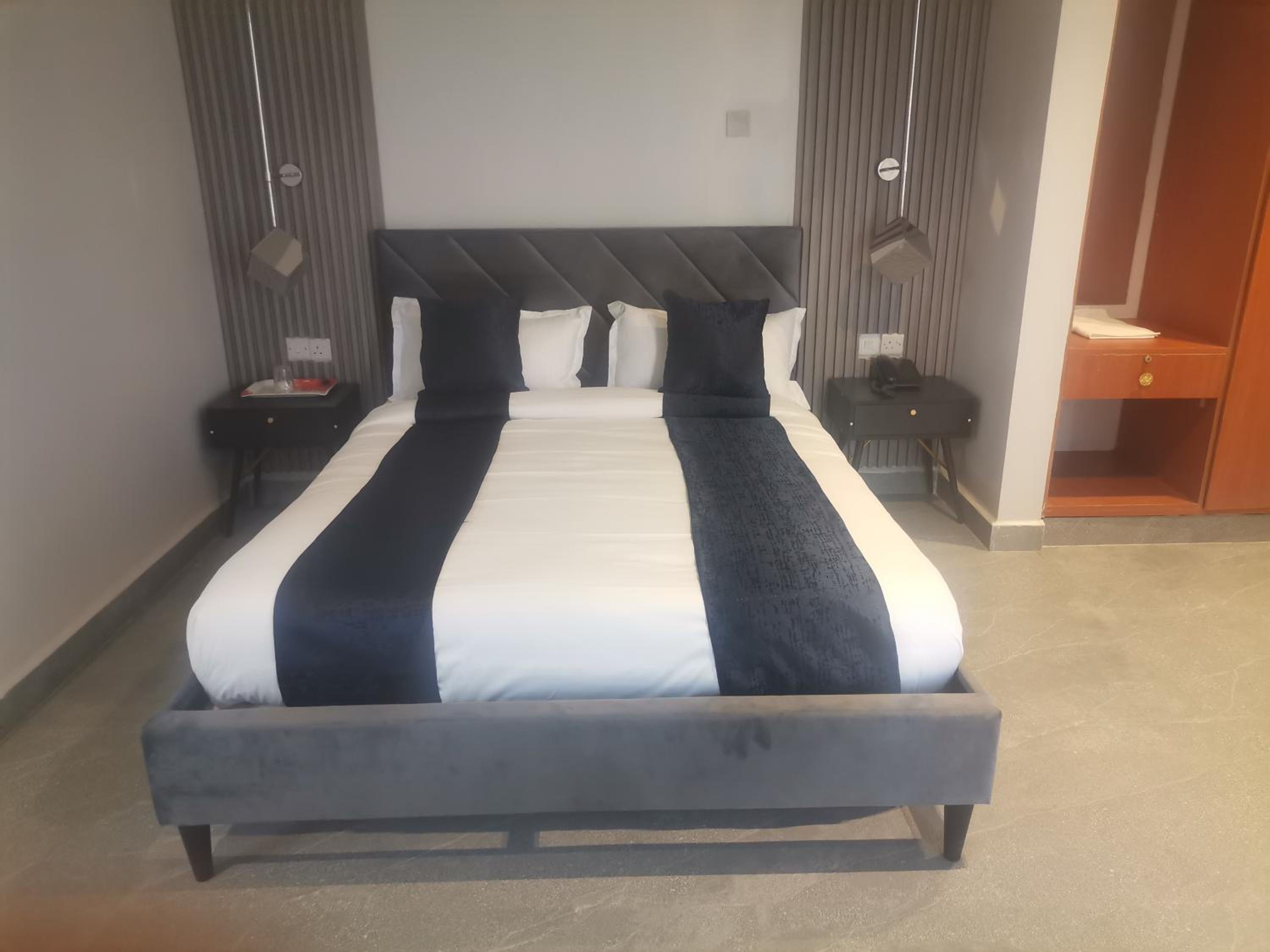 Deluxe Suite photo 2