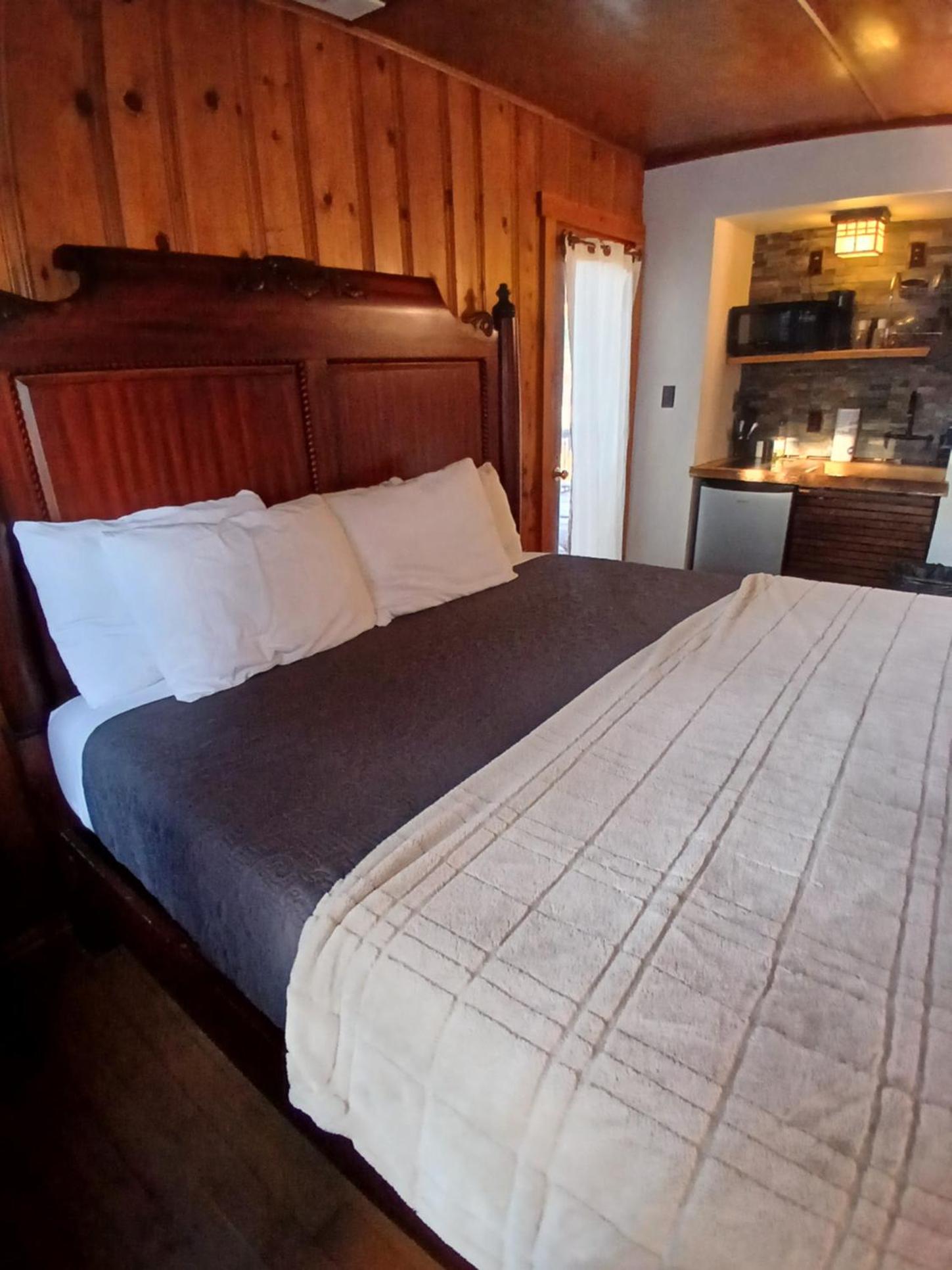 One-Bedroom House photo 1