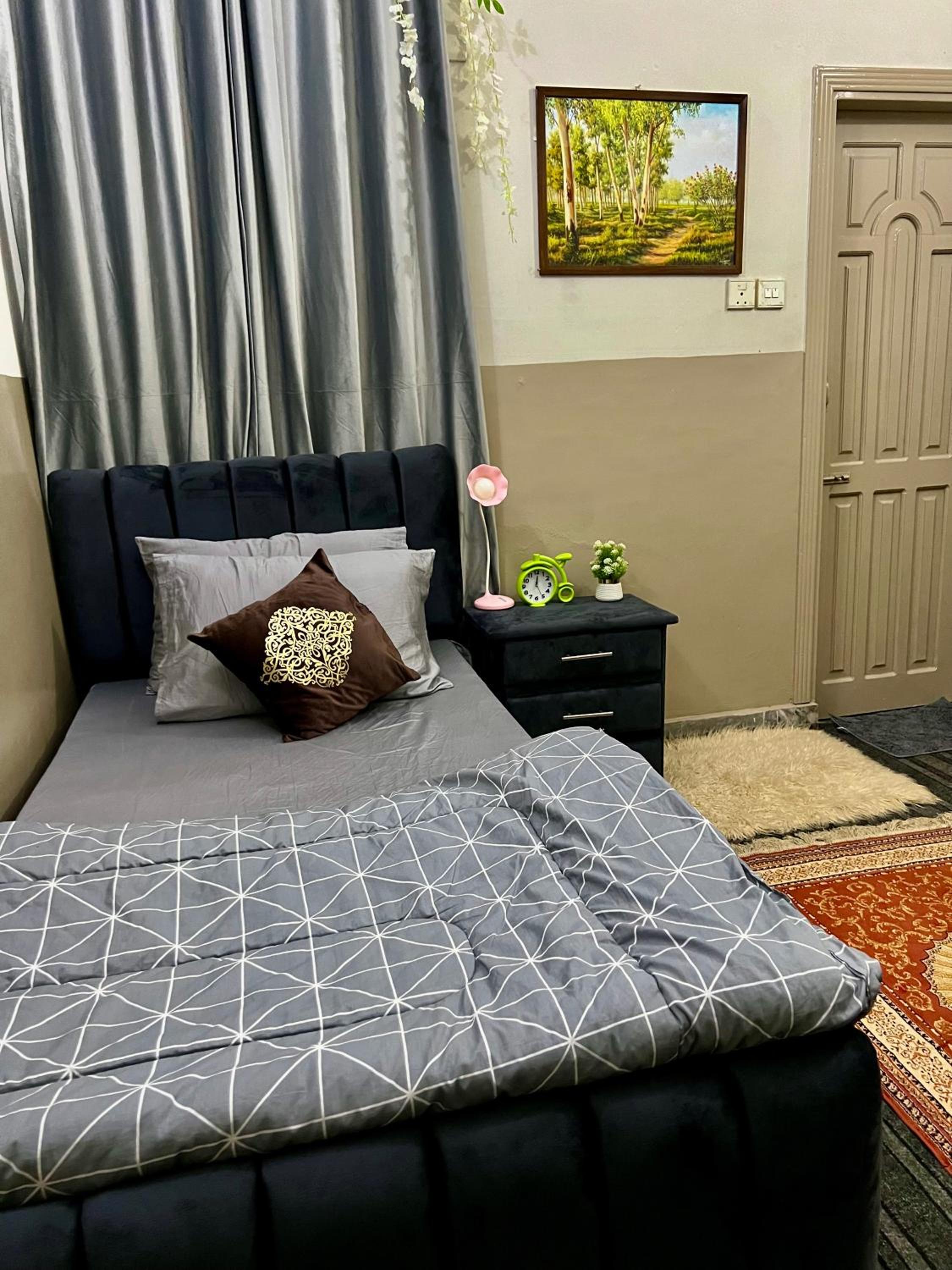 One-Bedroom Apartment photo 2