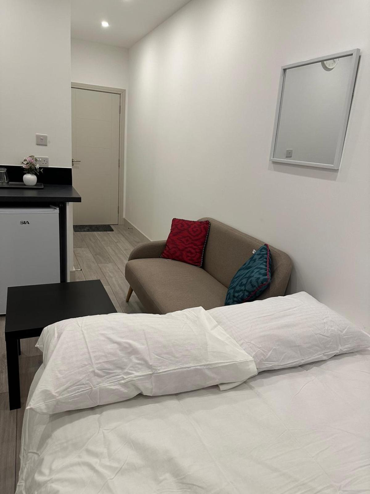 One-Bedroom Apartment photo 2