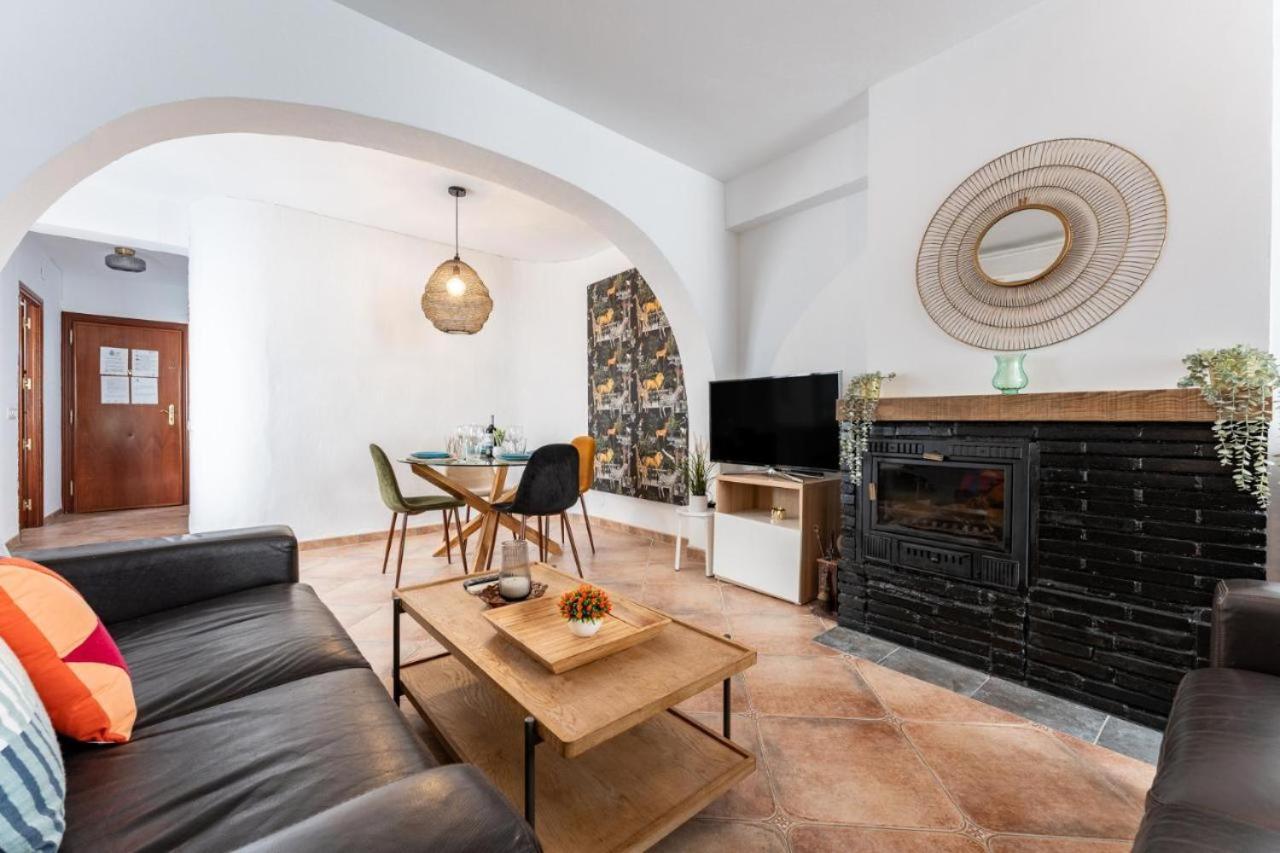 Apartamento de Tres Habitaciones con Balcón