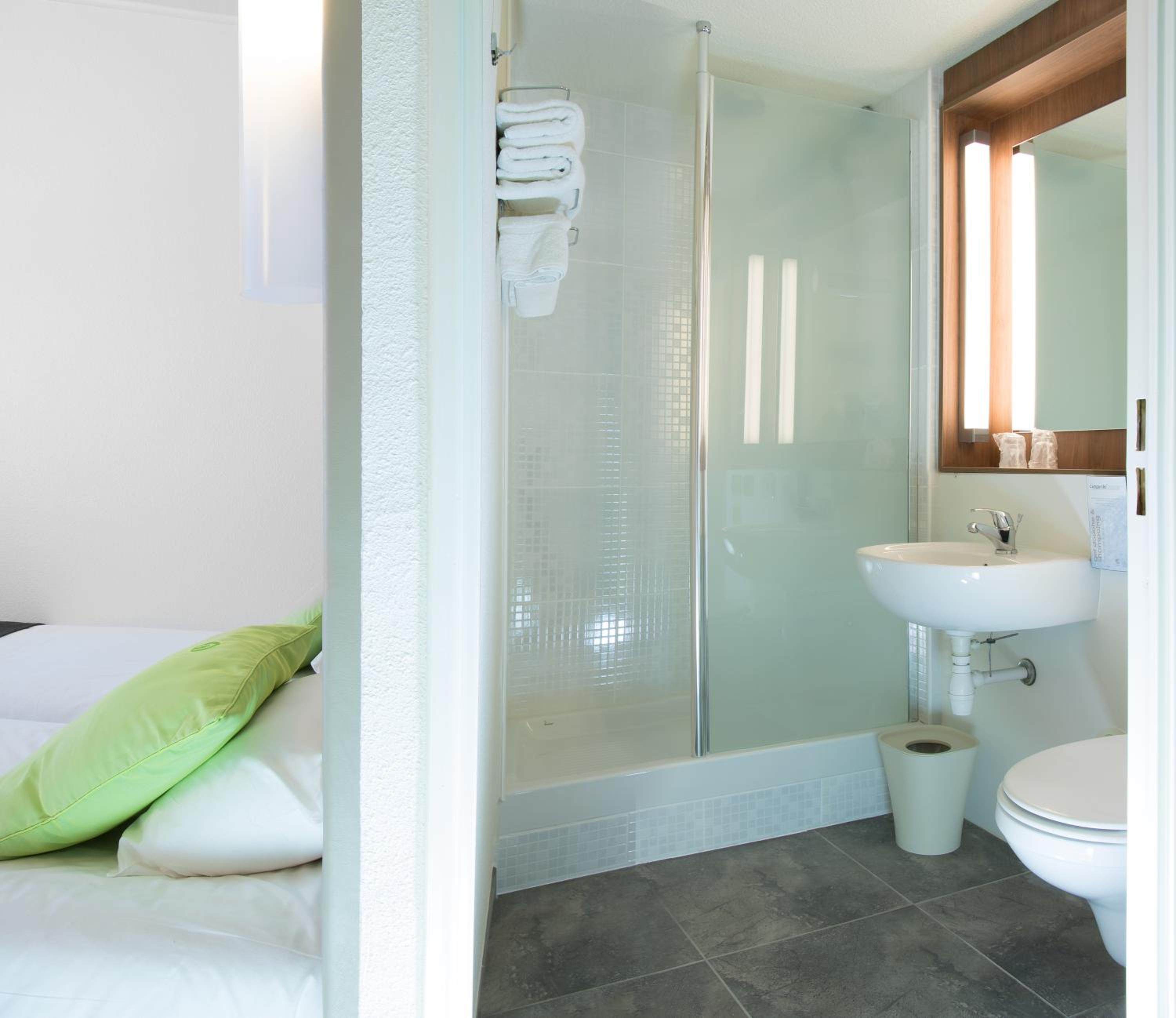 Double Room with One Double Bed - Photo 7