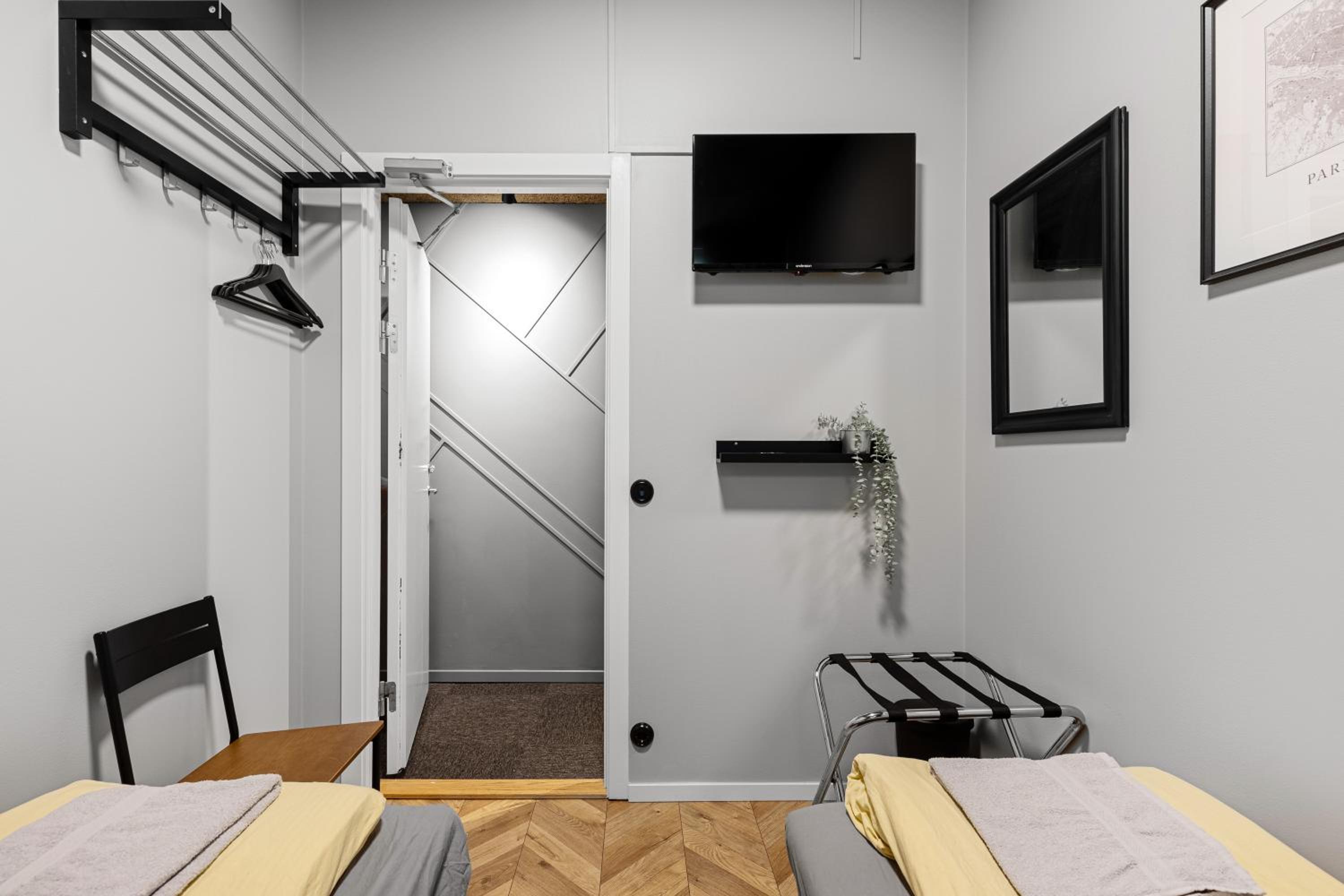 Double Room - Photo 13