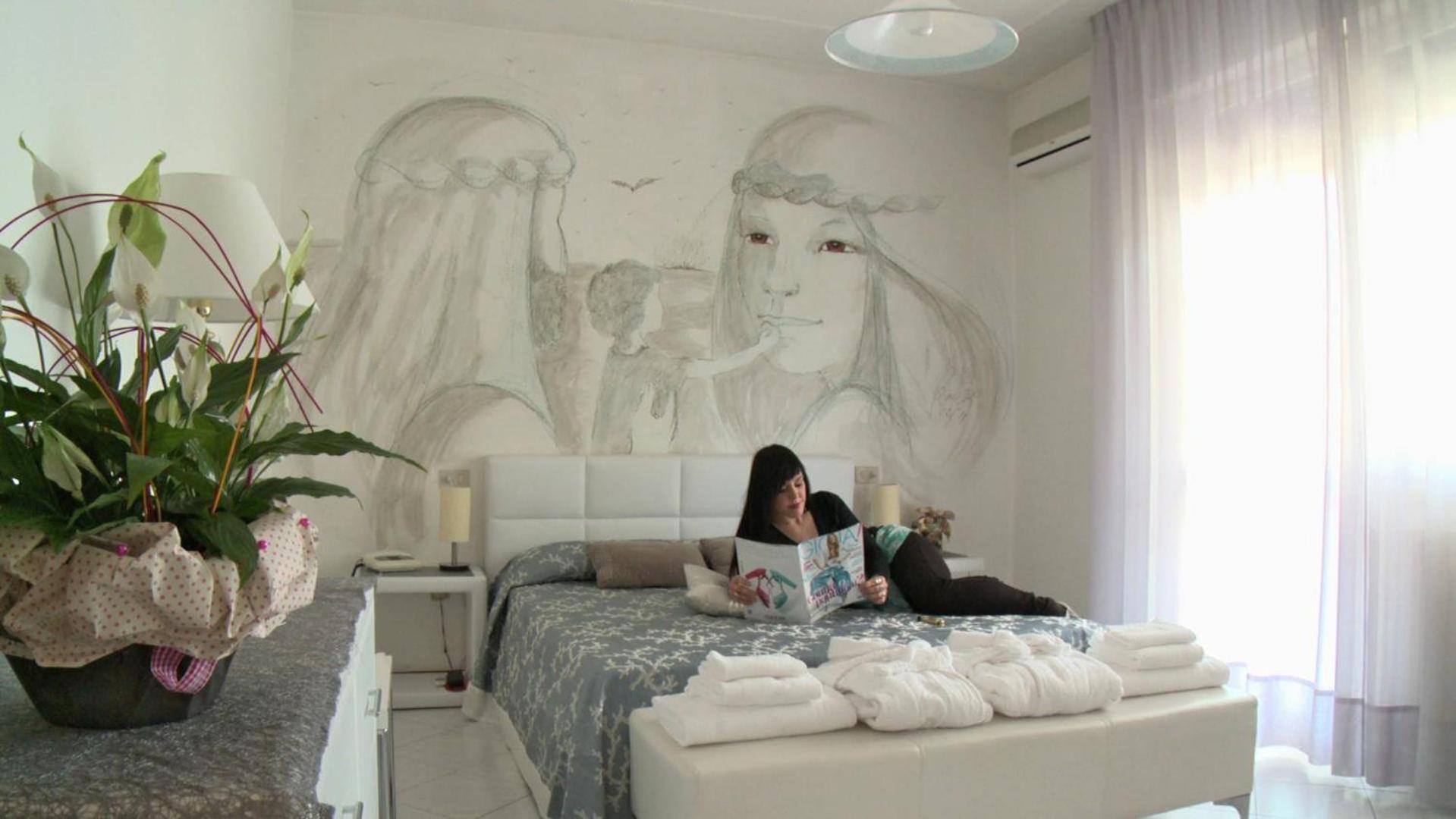 Double Room with Balcony - Photo 8