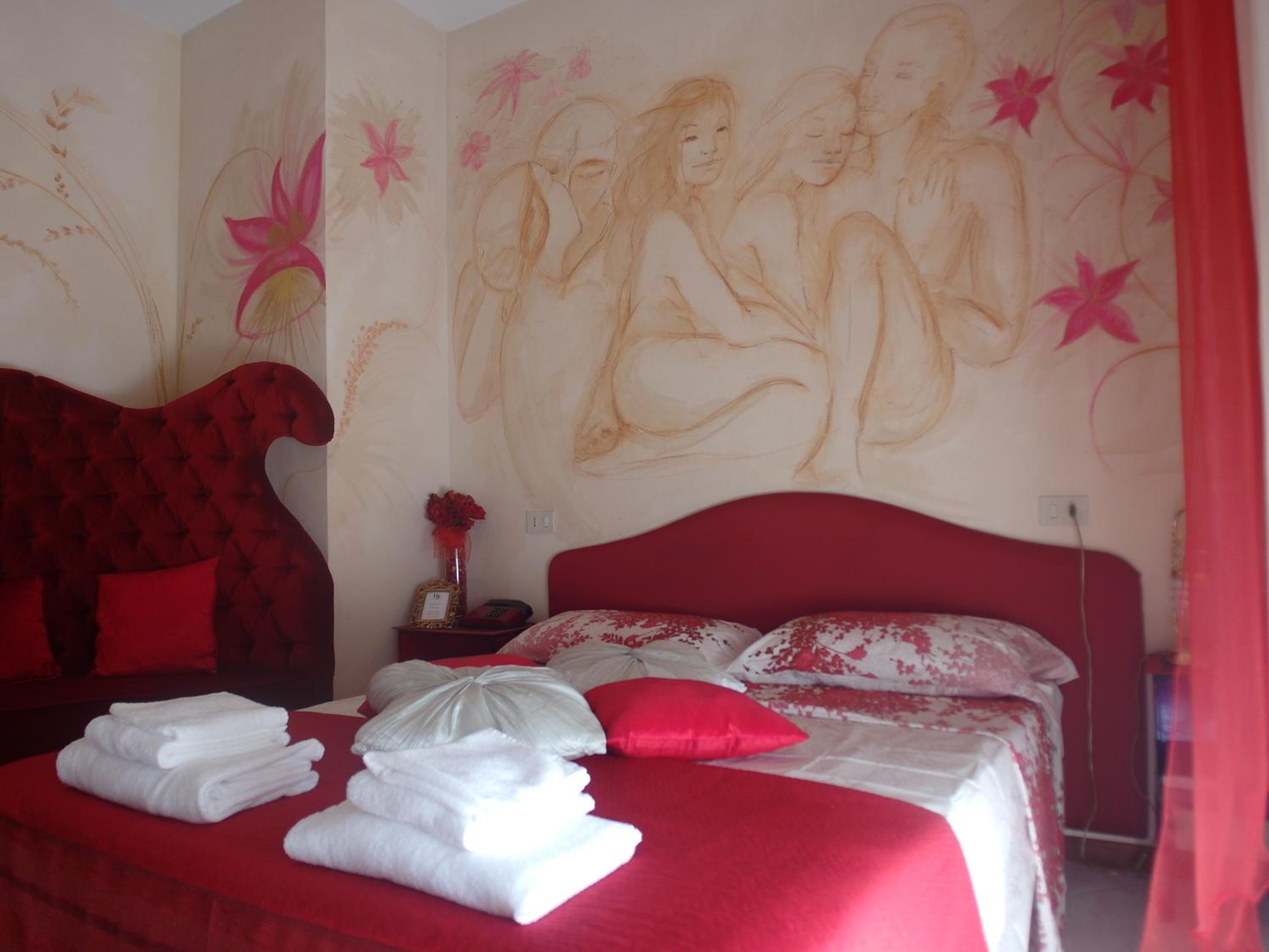 Double Room with Balcony - Photo 9