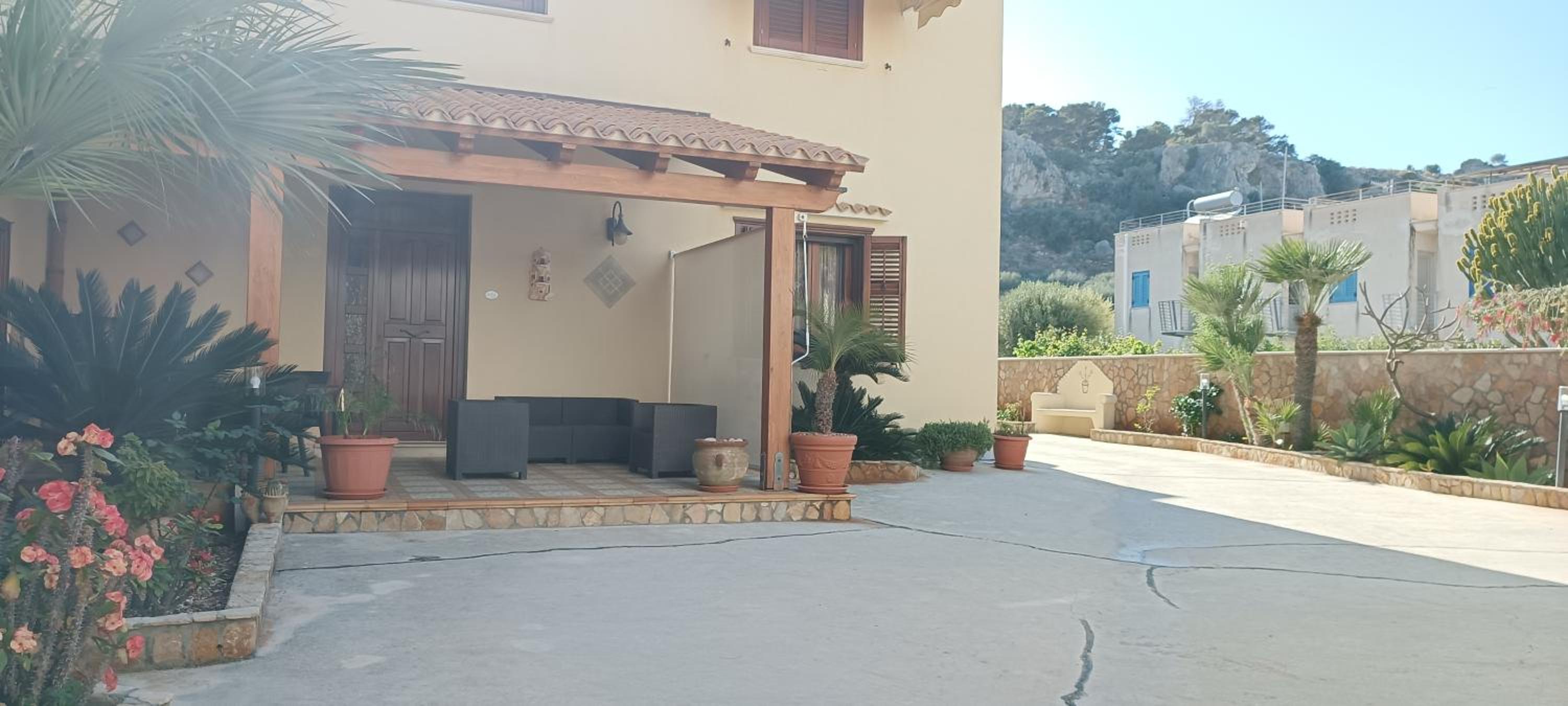 Two-Bedroom House - Photo 11