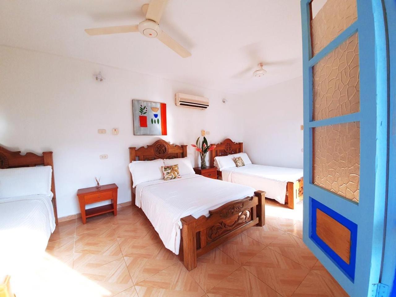 Five-Bedroom House photo 1