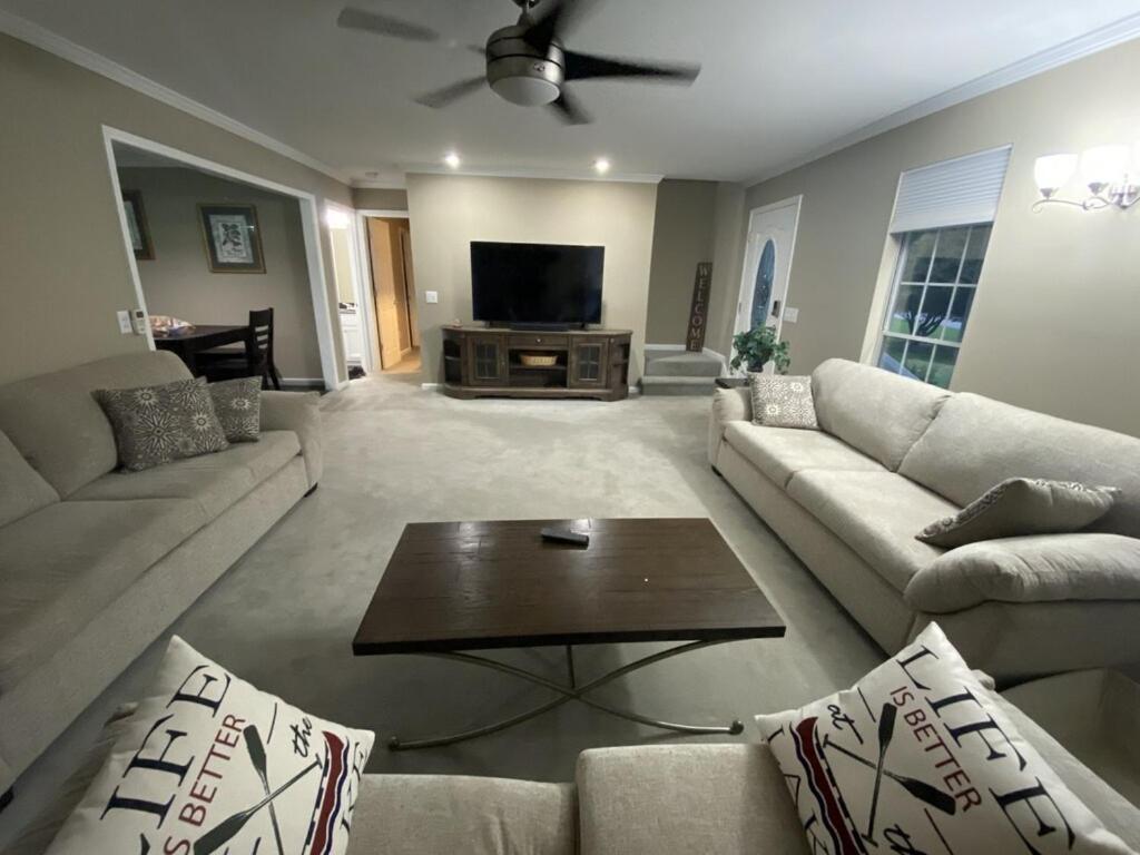 Six-Bedroom House photo 1