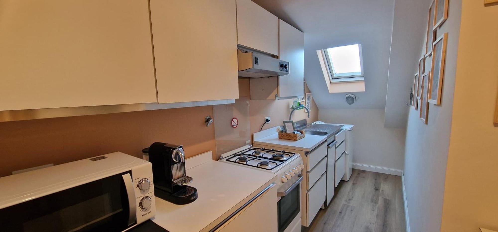 Apartment with Balcony - Photo 9