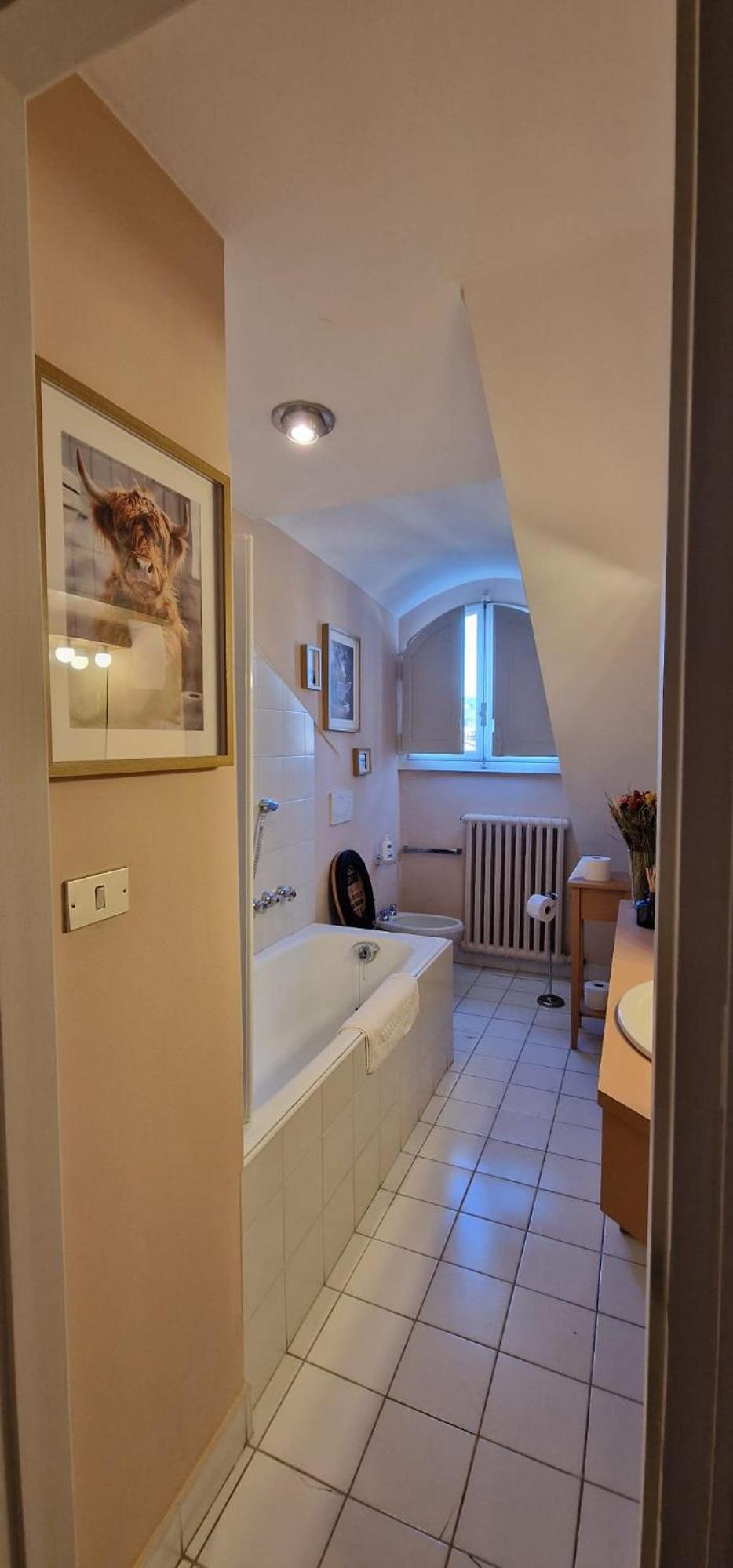 Apartment with Balcony - Photo 2