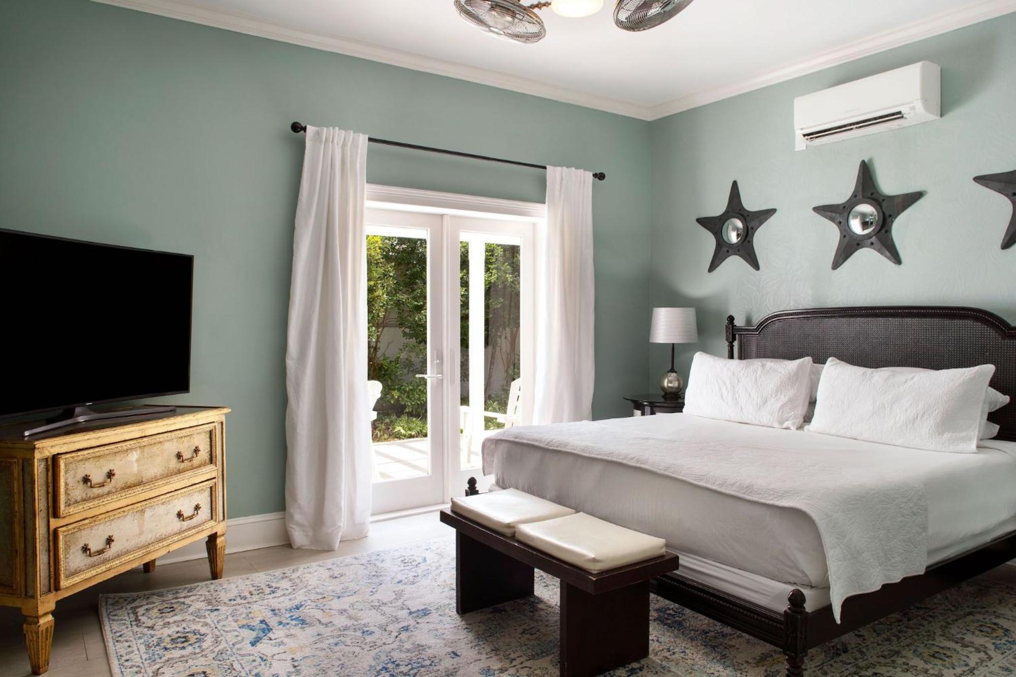 Deluxe King Suite
