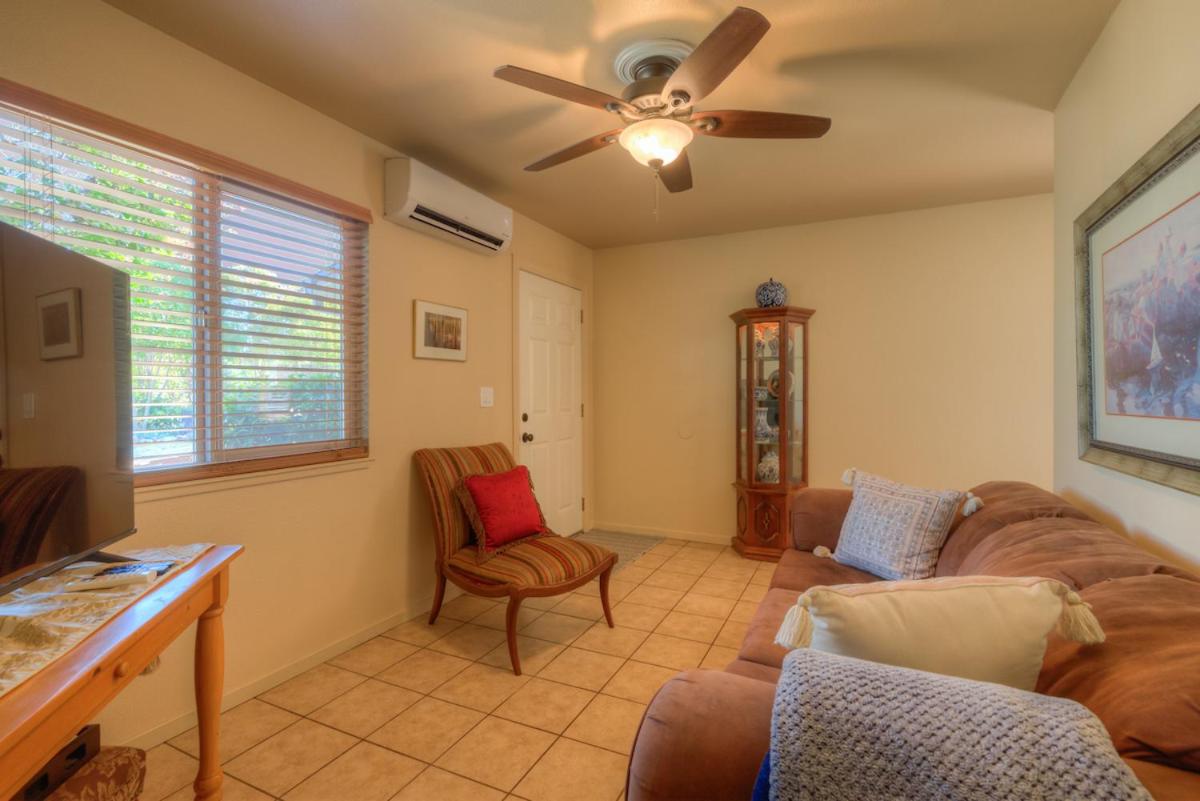 One-Bedroom House photo 1