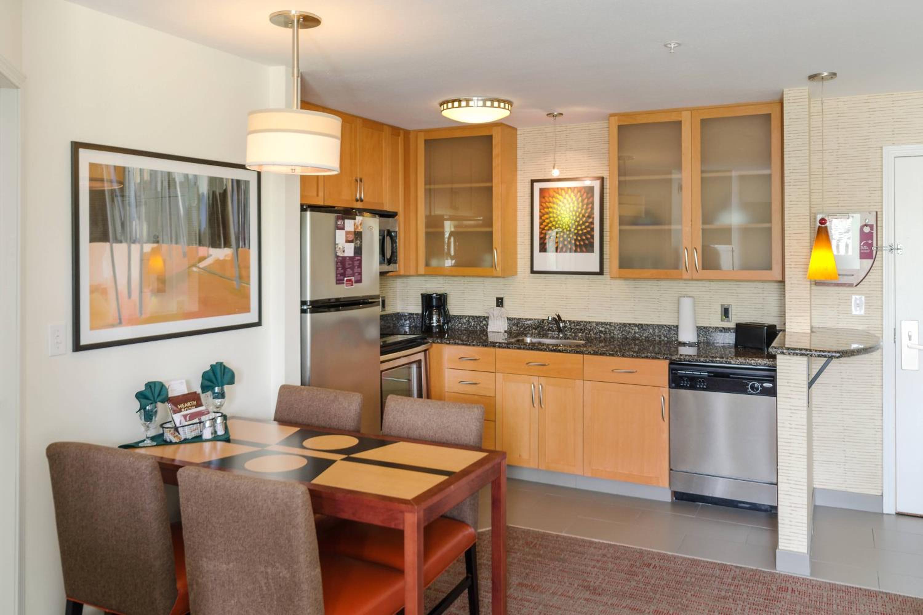 Two-Bedroom Suite - Photo 2