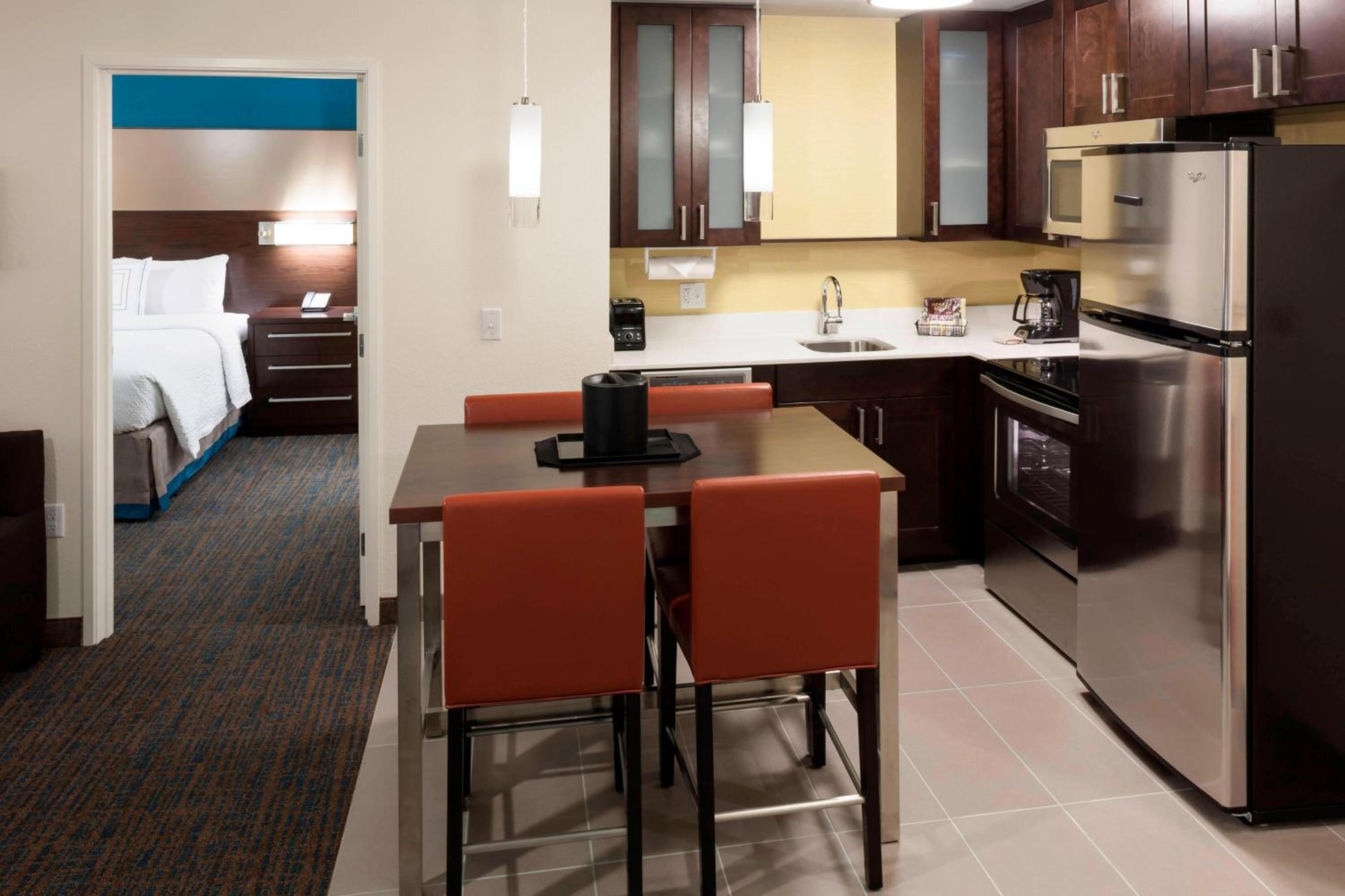 Two-Bedroom Suite - Hearing Accessible photo 3