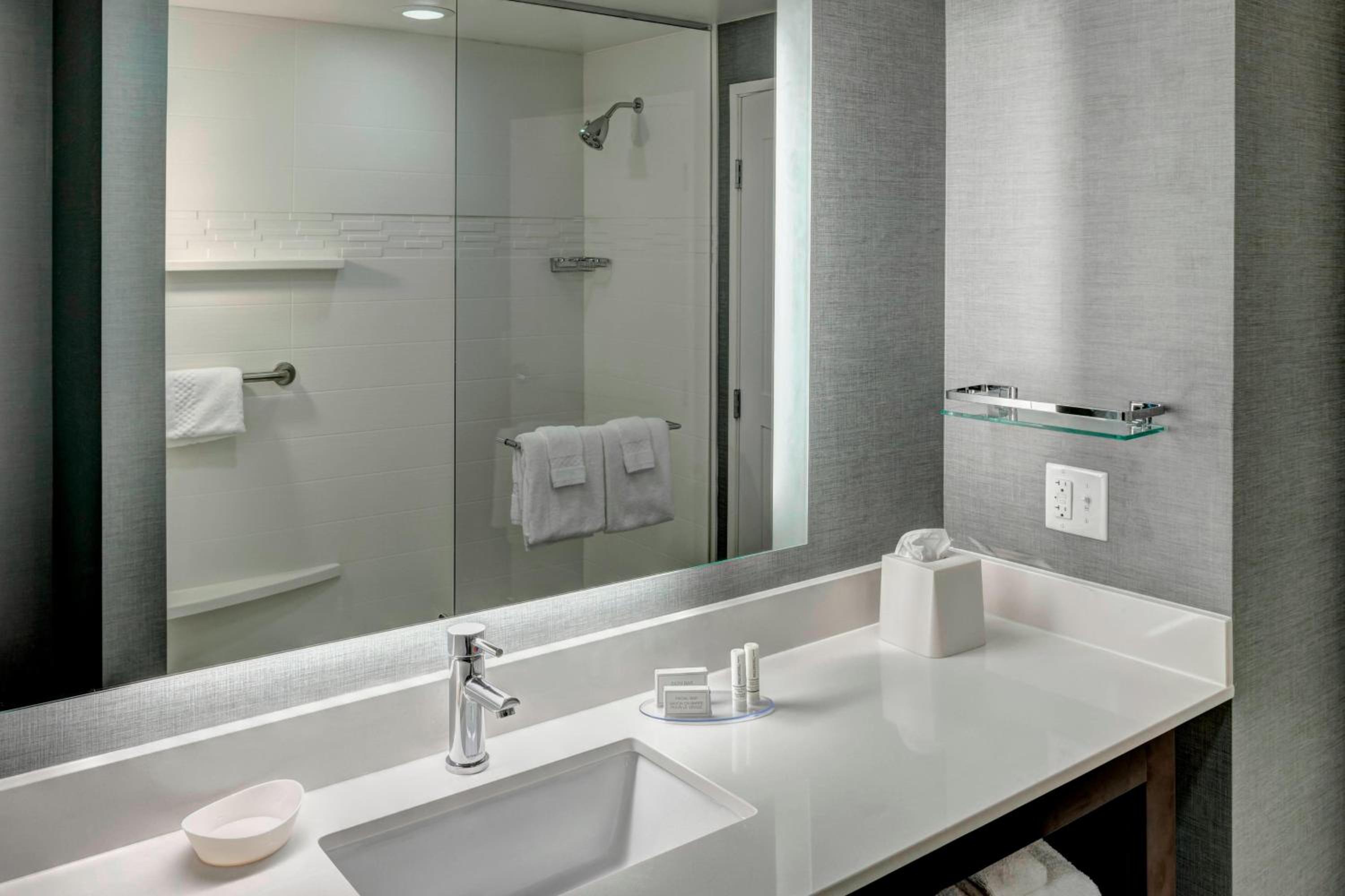 One-Bedroom King Suite with Sofa Bed - Hearing Accessible photo 3