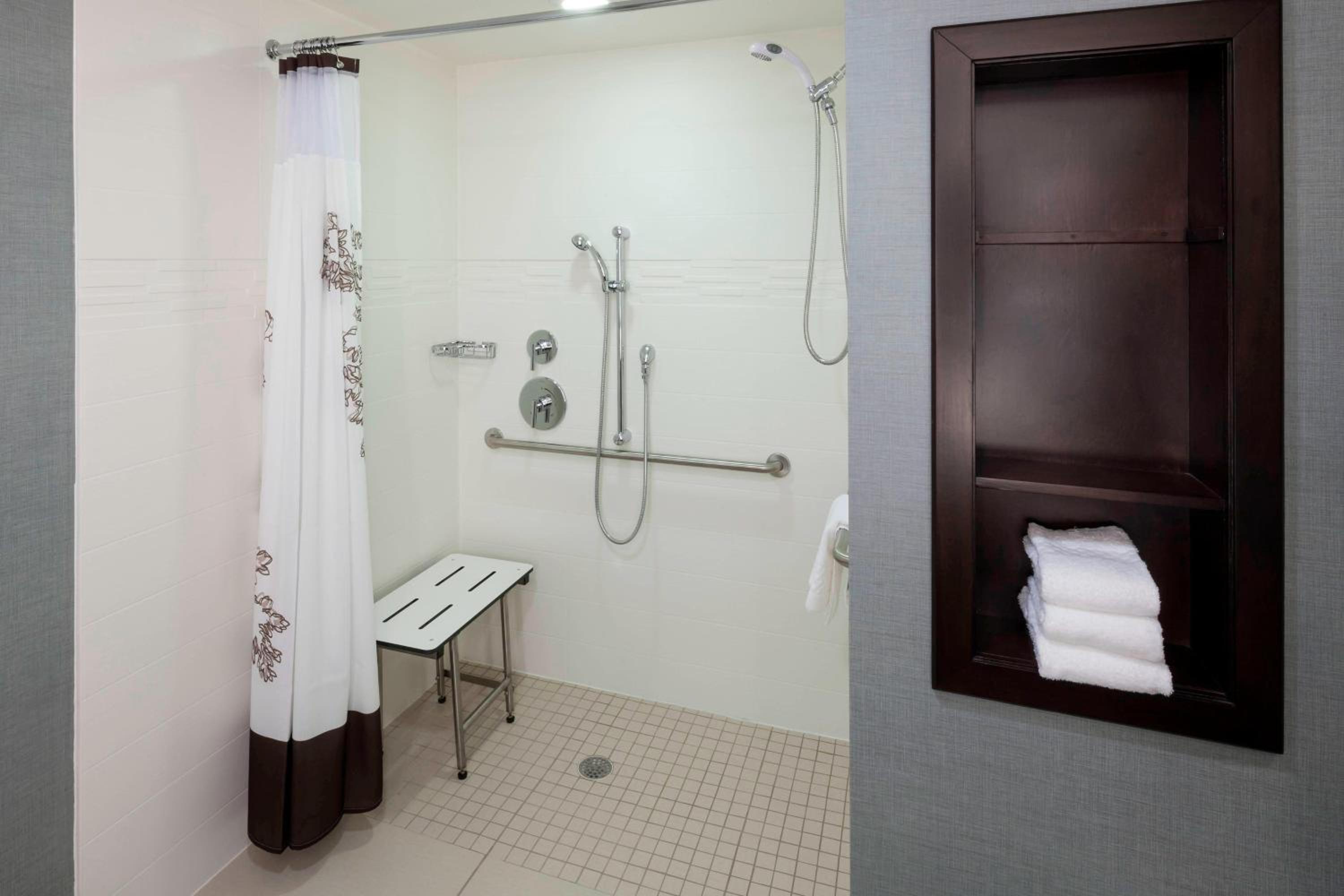 Two-Bedroom Suite - Hearing Accessible photo 2