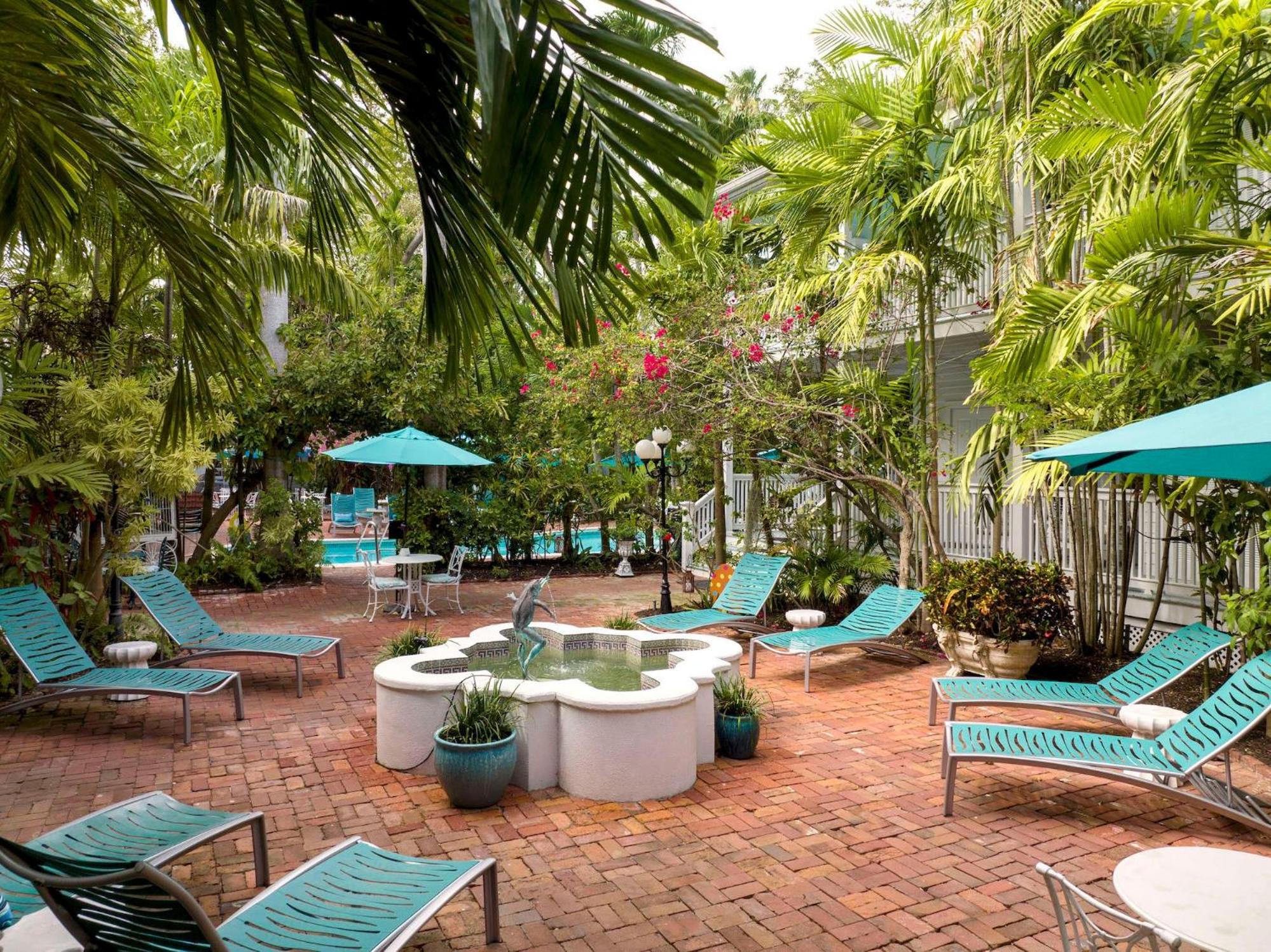 Courtyard - Photo 5