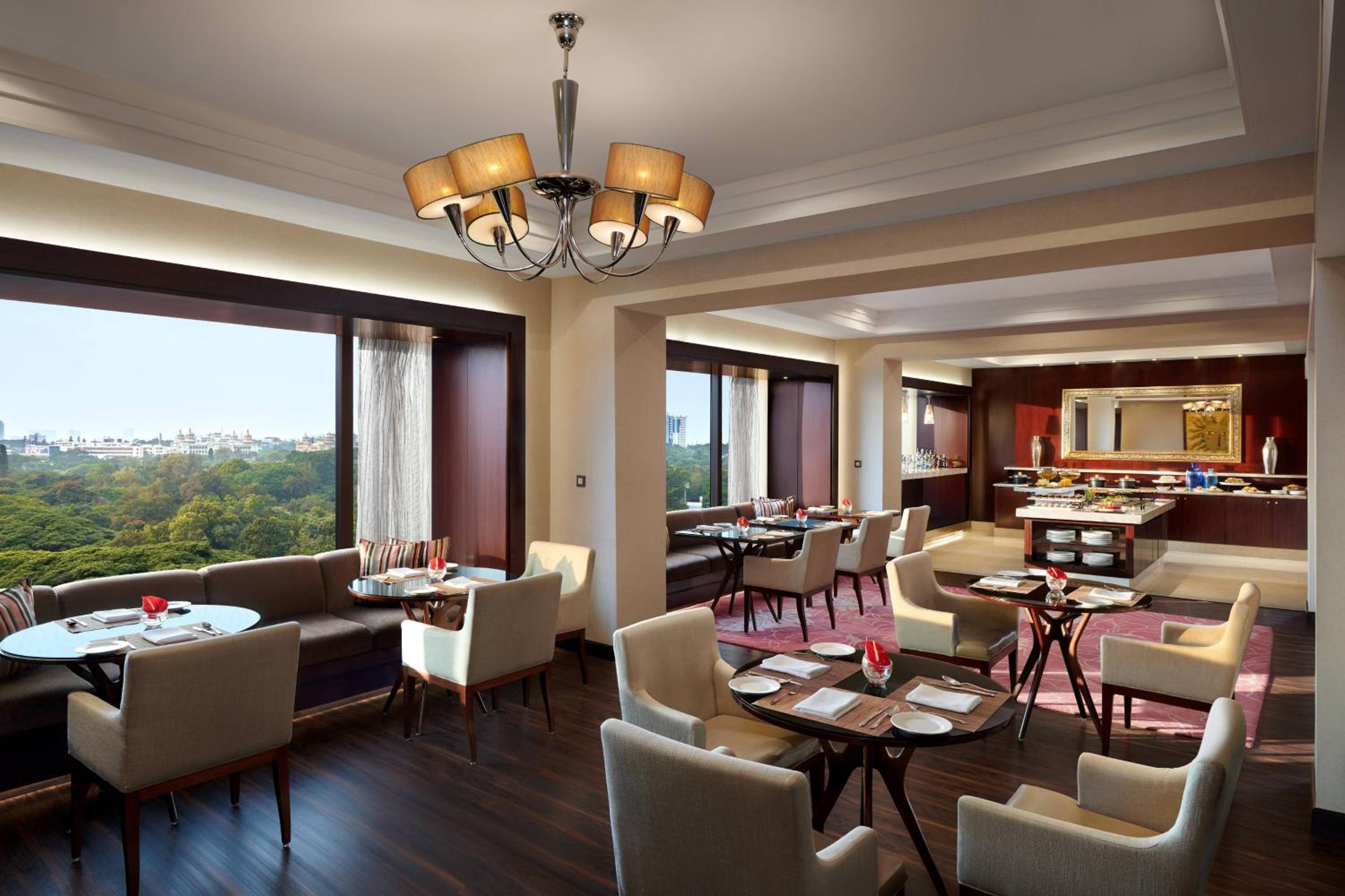 Executive Room Club lounge access 1 King photo 3