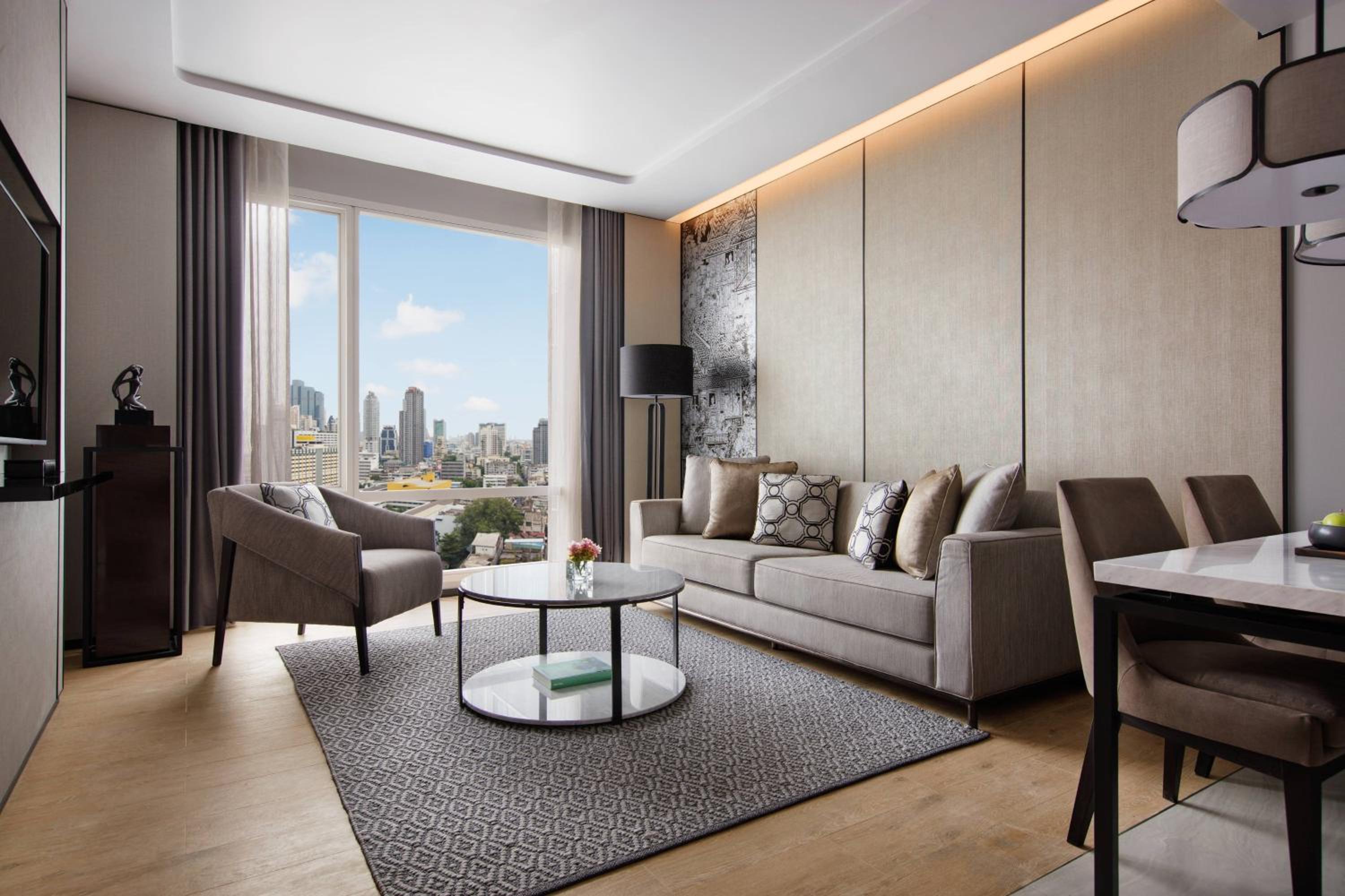 M Suite with Club Lounge Access