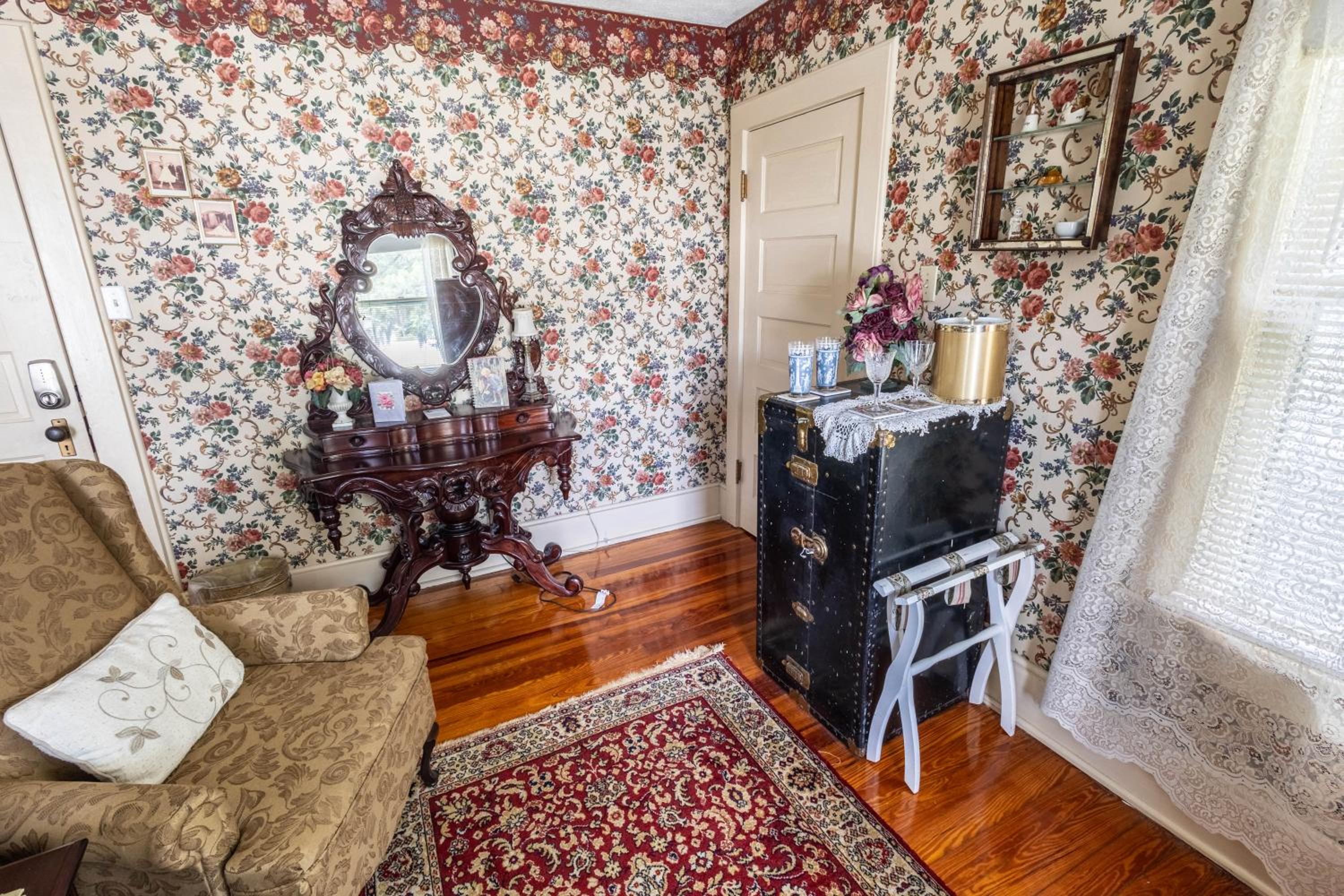 Queen Room photo 3