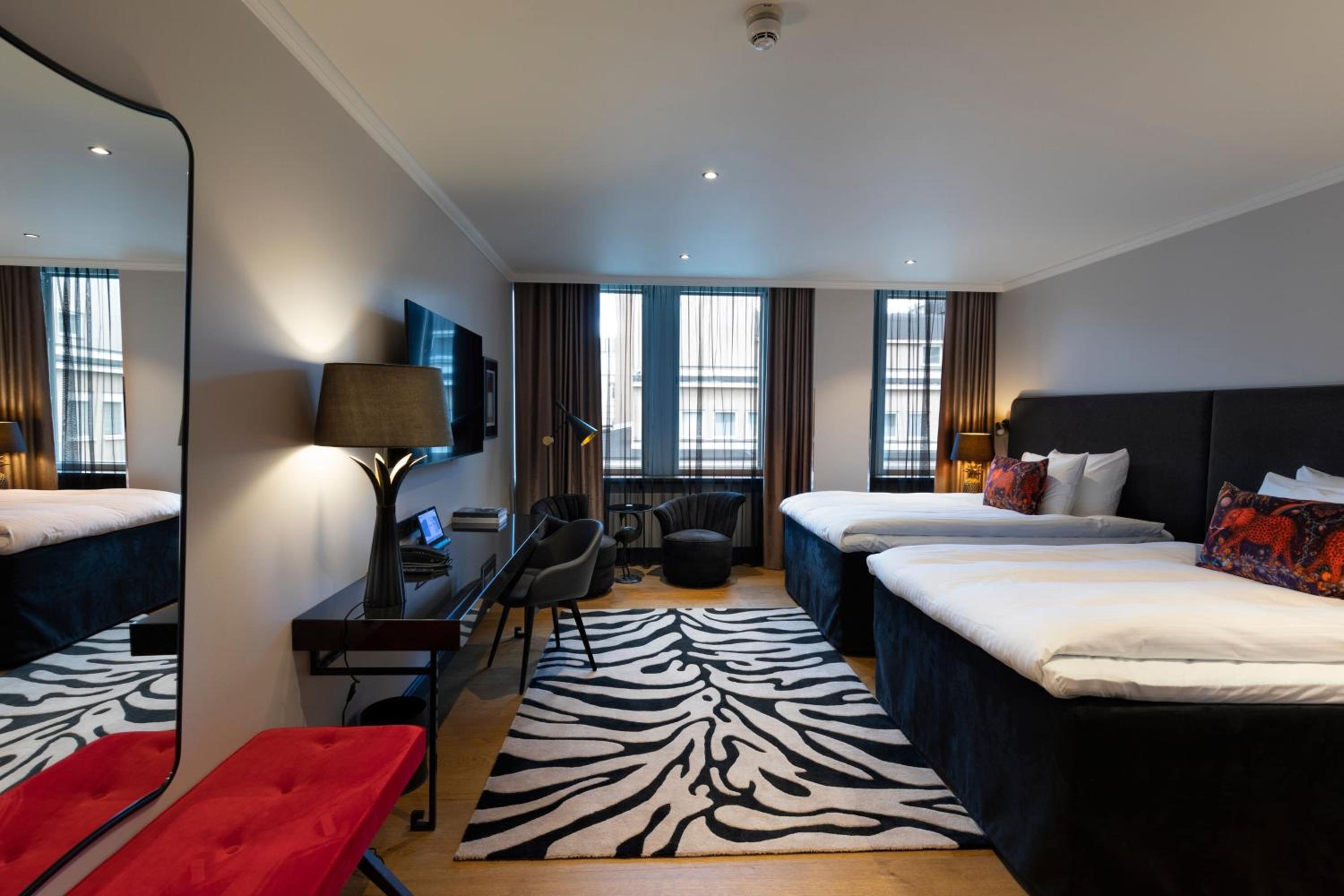 Trendy, Larger Guest room, 2 Doubles - Photo 4