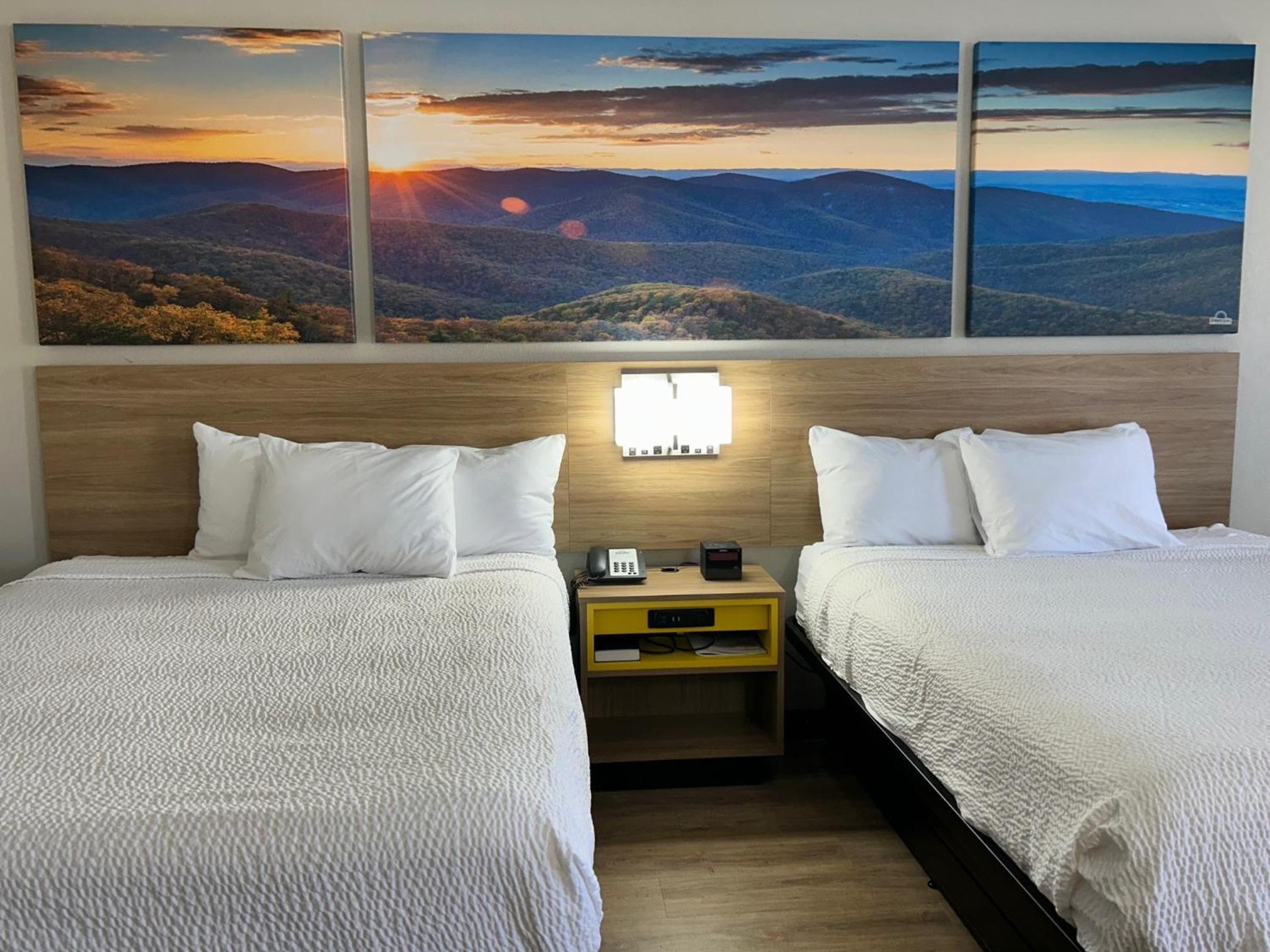 Queen Room with Two Queen Beds - Smoking - Photo 7