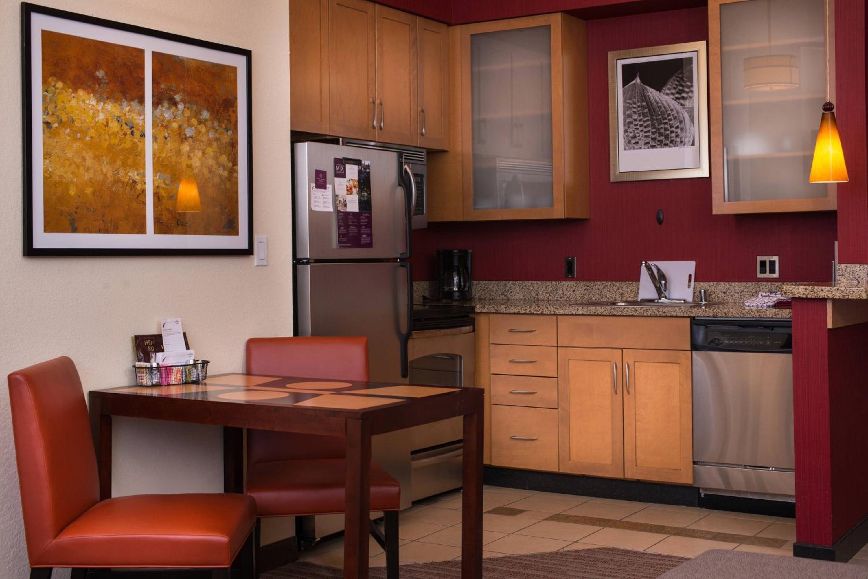 One-Bedroom King Suite with Sofa Bed and Fireplace - Photo 7