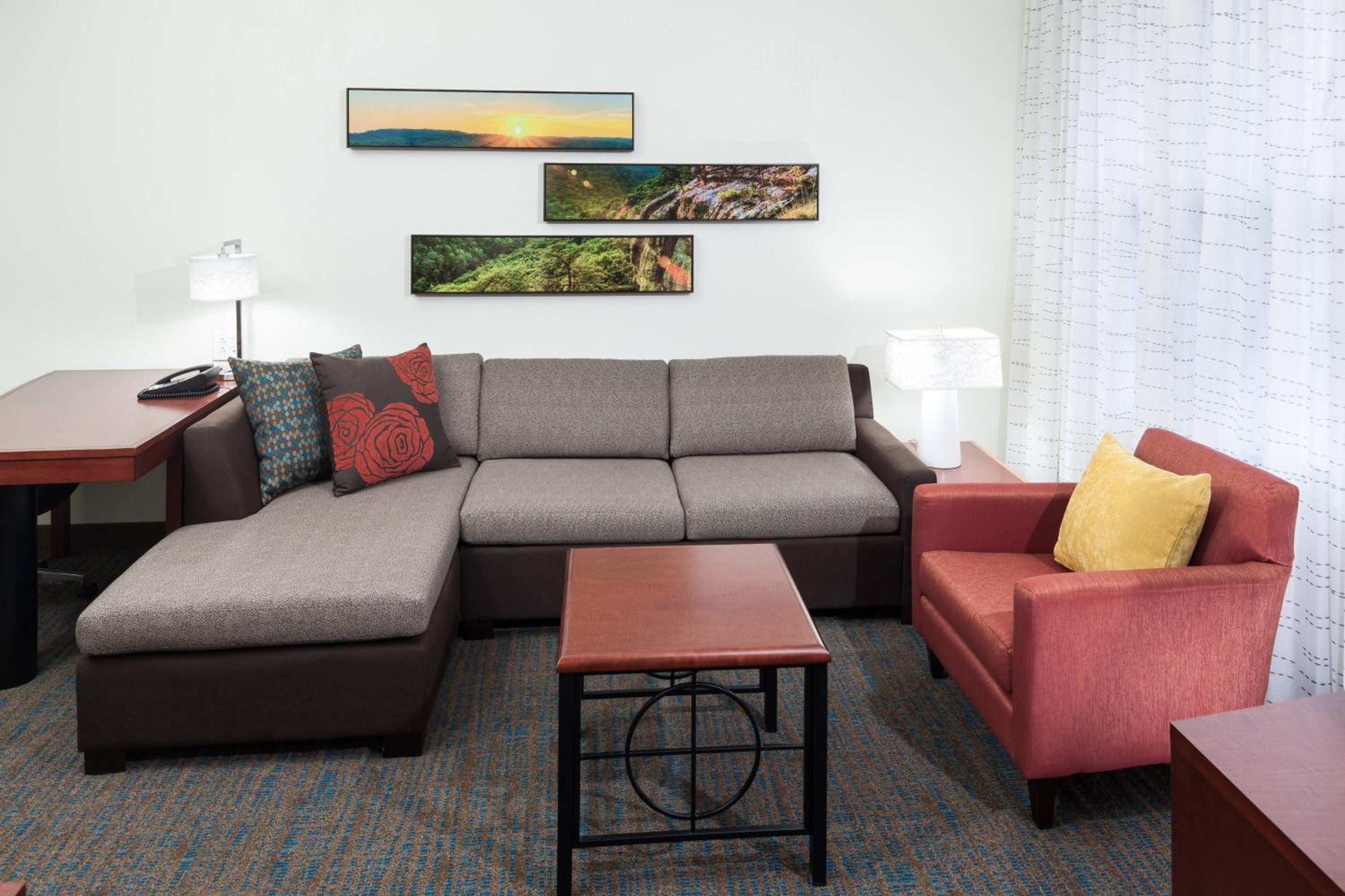Deluxe King Studio with Sofa Bed - Photo 7