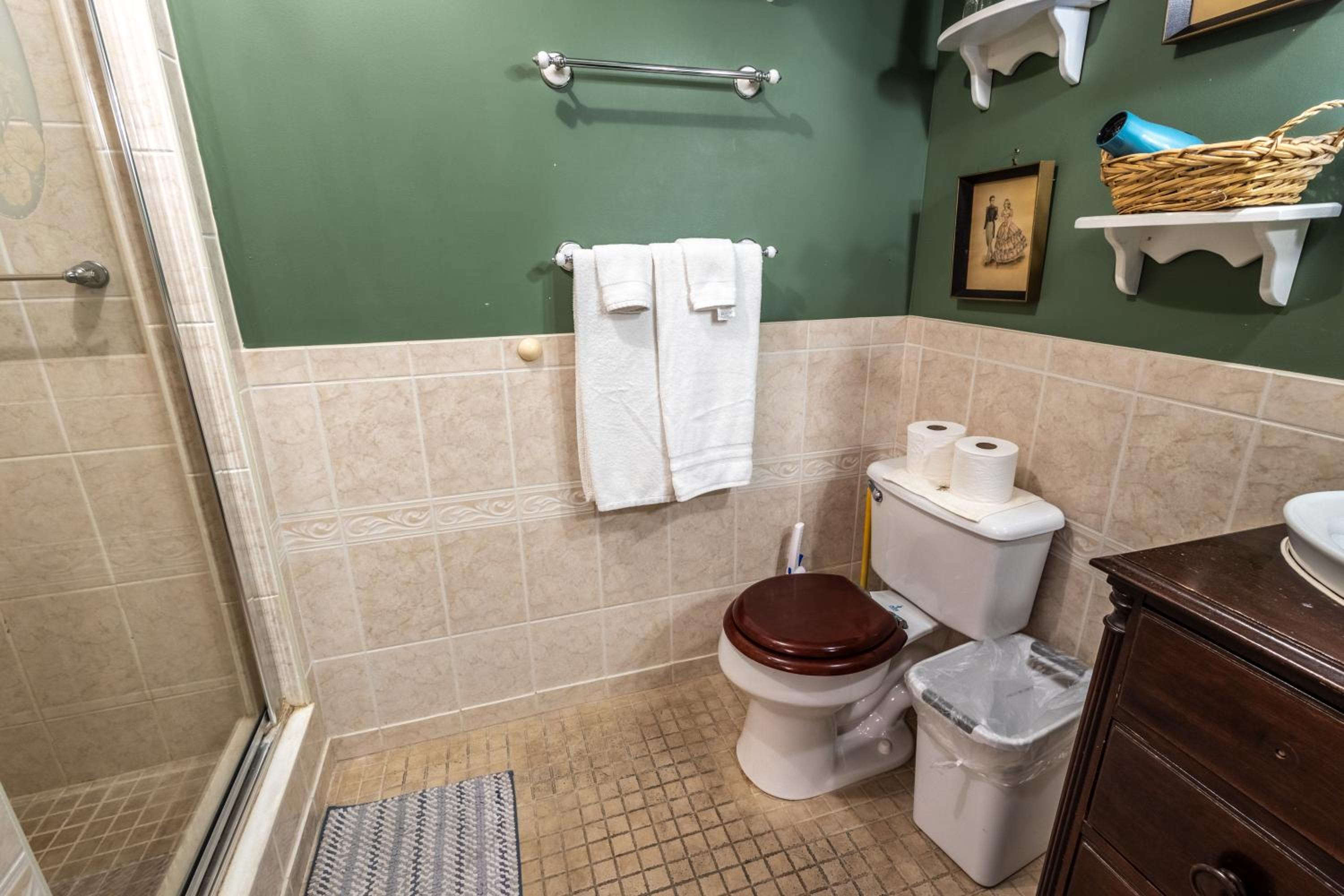 Queen Room photo 3