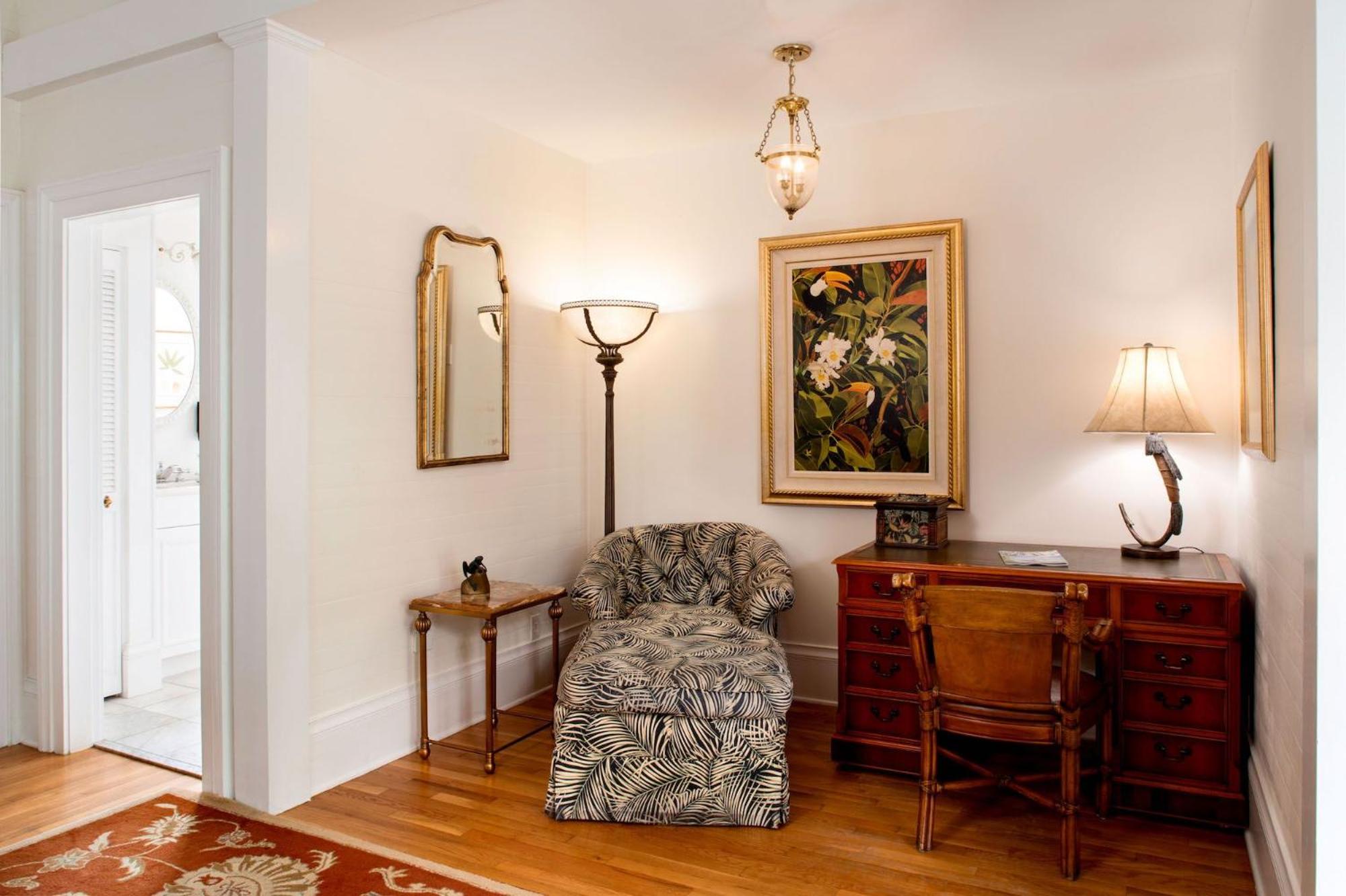 Master Suite with King bed - Photo 11
