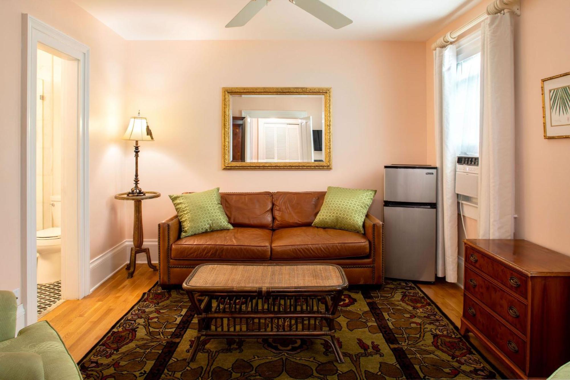 Master Suite with King bed - Photo 10