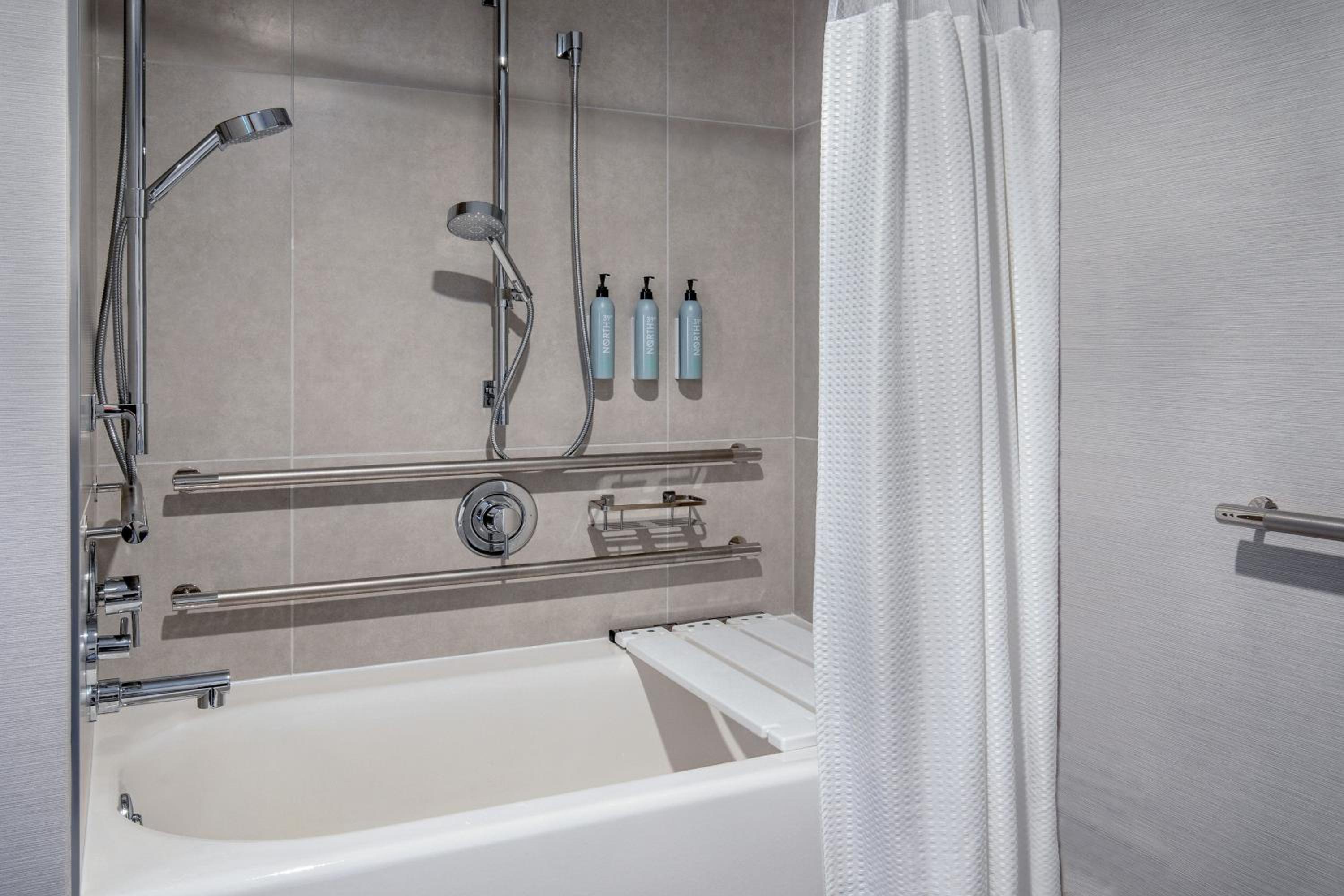 Large Queen Room with Tub - Mobility and Hearing Accessible - Photo 6