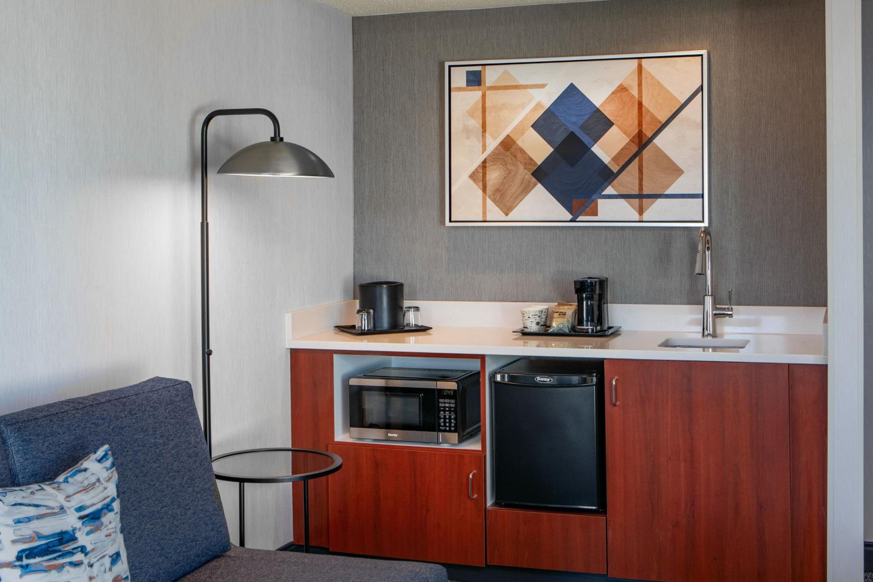 One-Bedroom King Suite - Photo 10