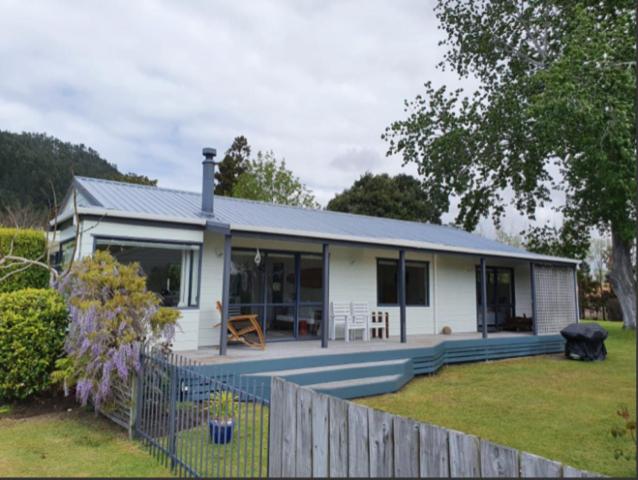 Three-Bedroom House photo 3