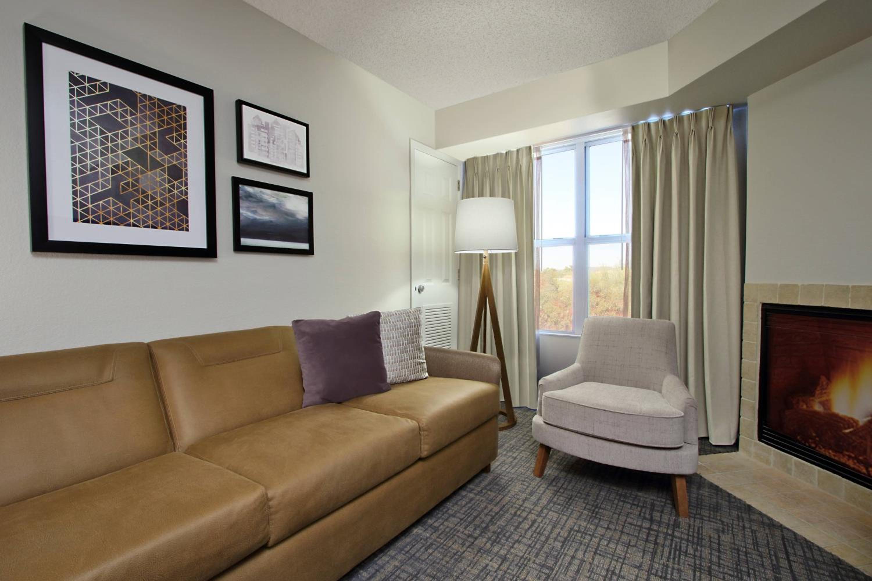 Two-Bedroom Suite - Photo 3