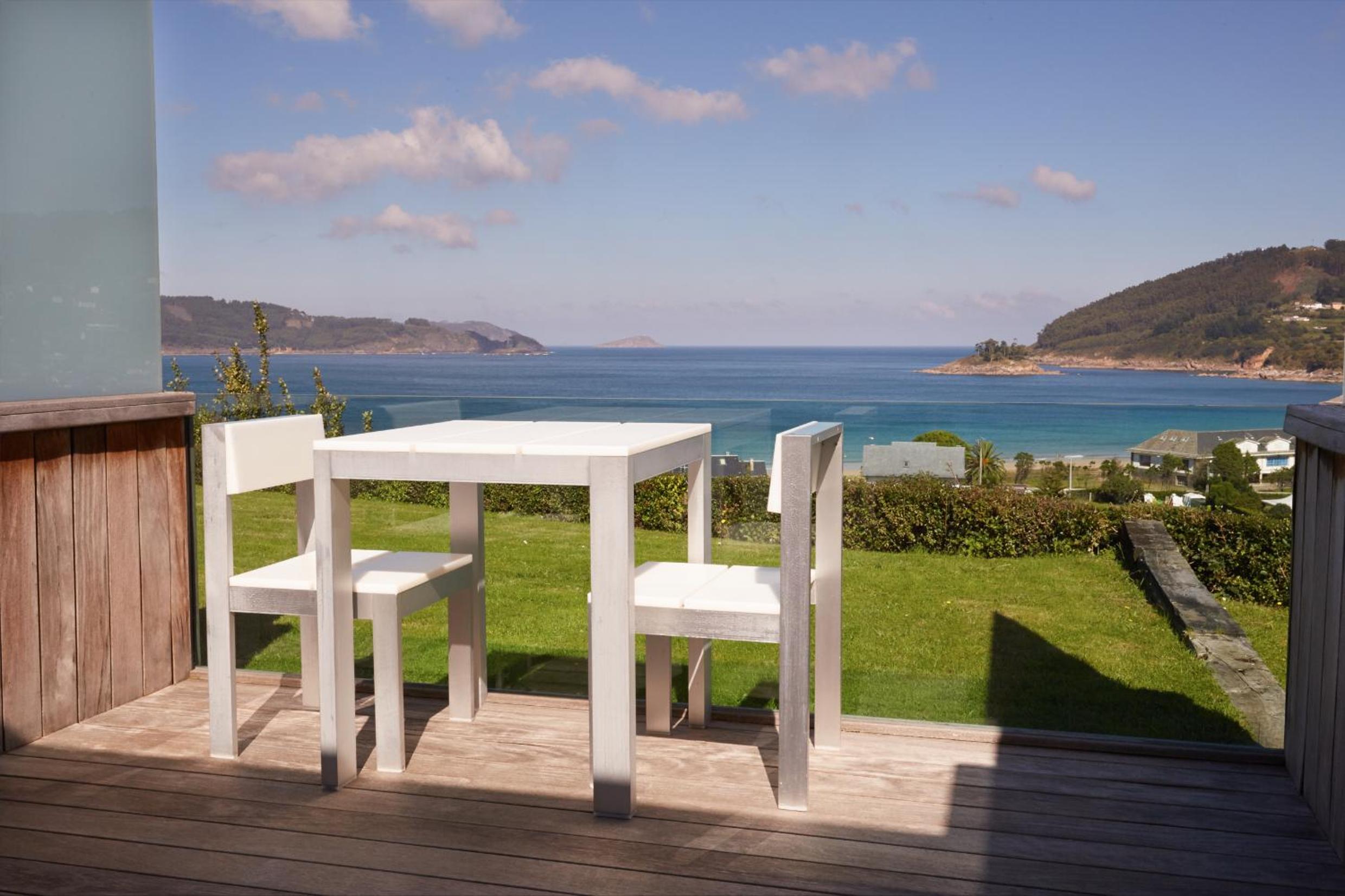 Double or Twin Room with Sea View - Photo 3